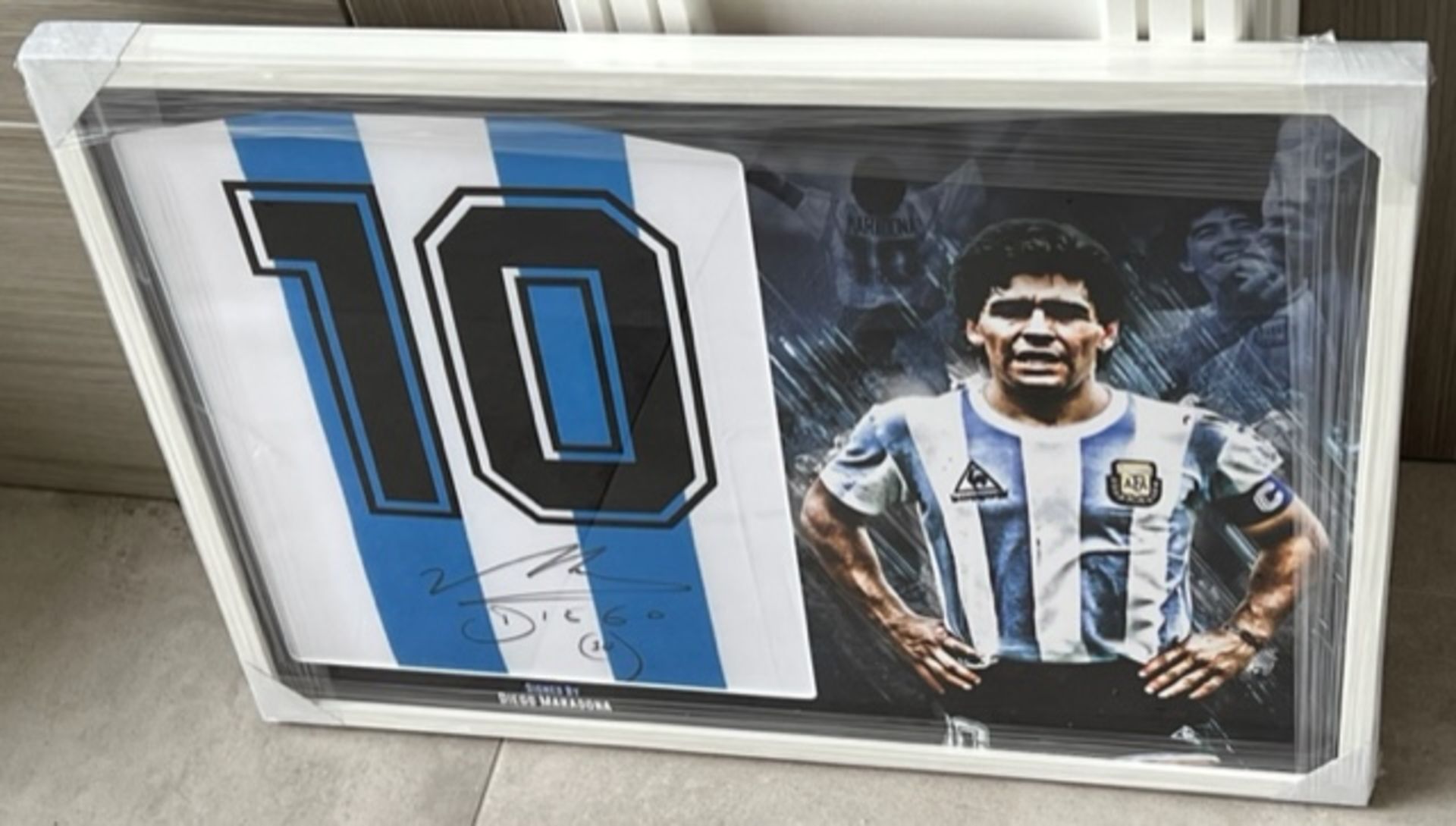 HAND SIGNED, BEAUTIFULLY FRAMED â€˜MARADONAâ€™ SHIRT WITH COA - NO VAT! - Image 3 of 6