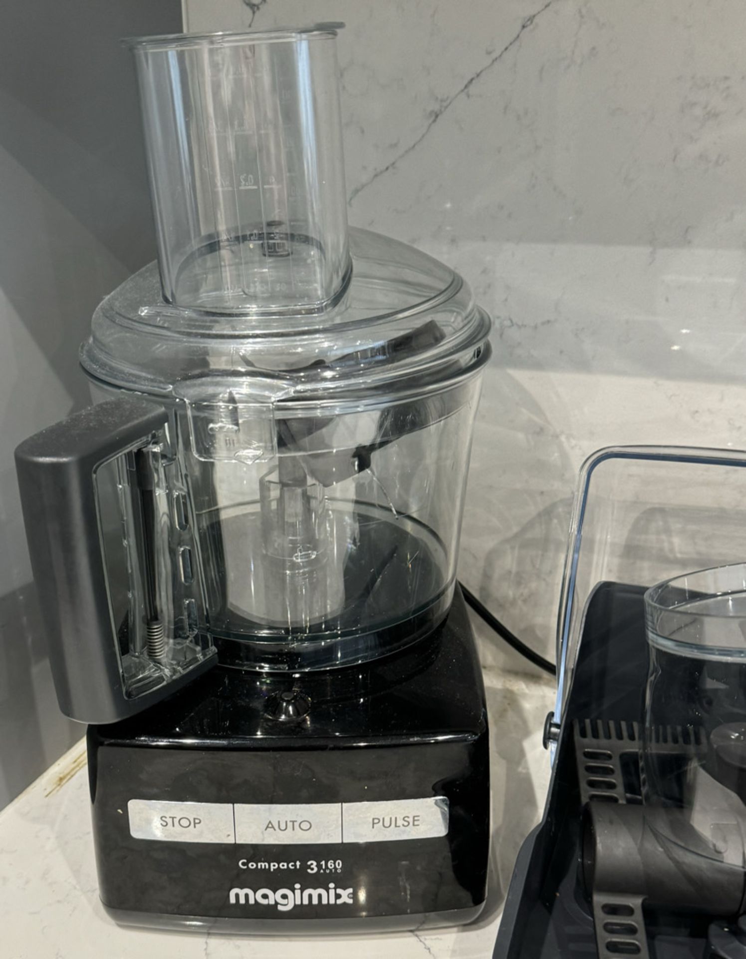 Magimix Compact 3160 Auto Food Processor with Accessories and Recipe Book - Black Model - NO VAT ! - Image 3 of 6