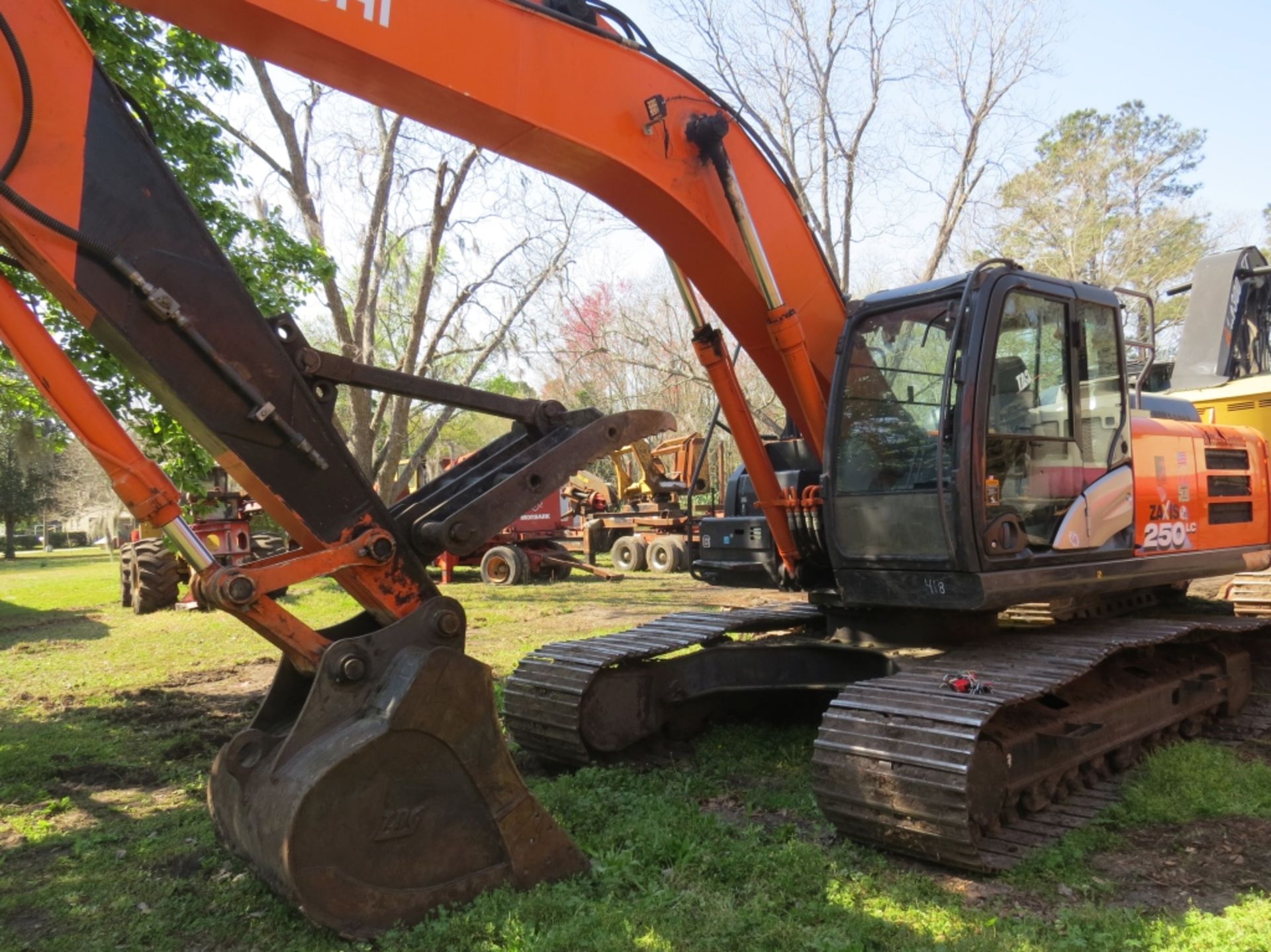 2019 Hitachi ZX250LC-6N Cab A/C TAG 48" Bucket & DE Thumb Auxillary Hydraulics 5629 hours showing