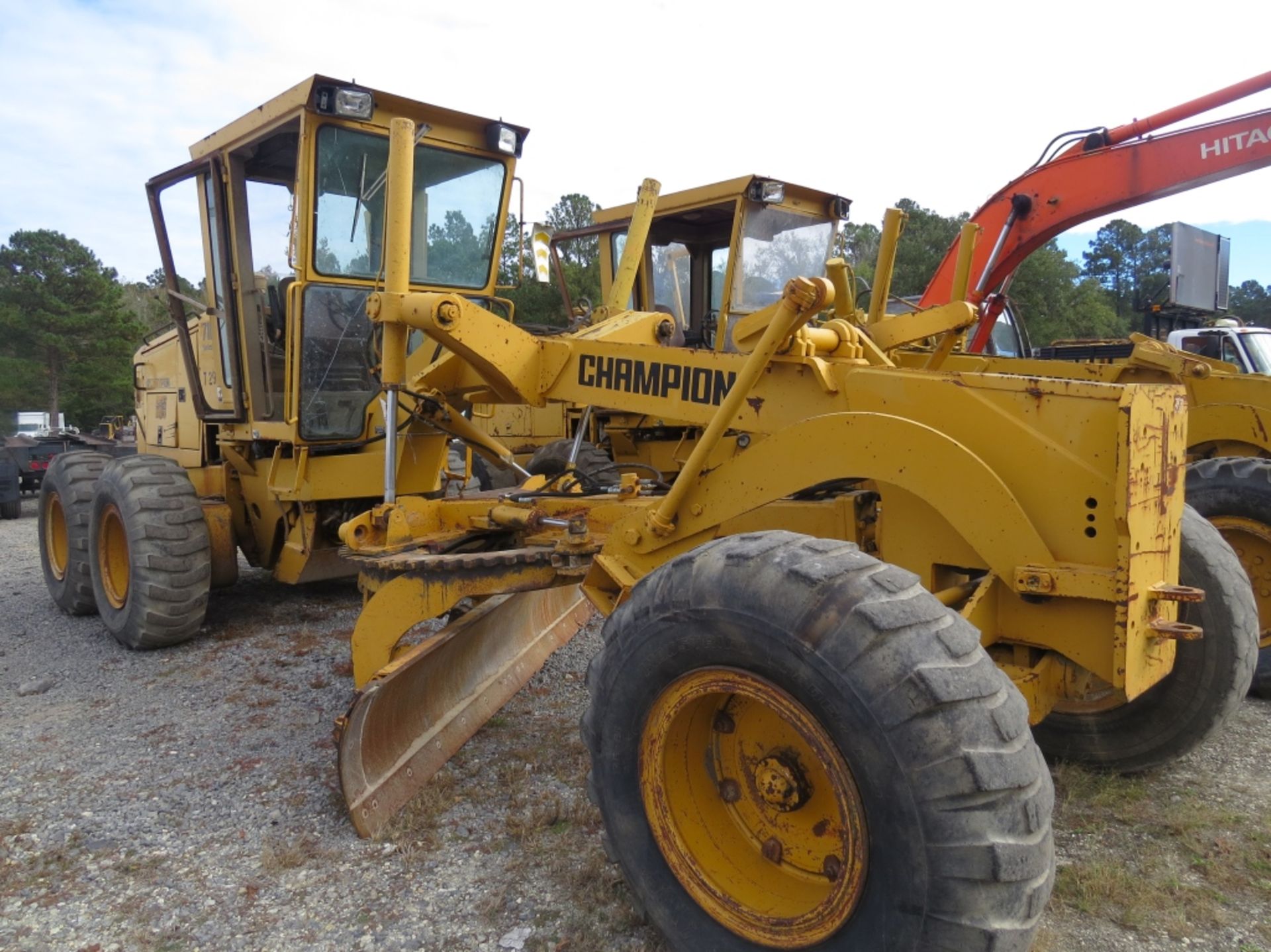 Champion 710A Series 3 Motorgrader 12' Mold Board SCARFIRE 710A-157-1136-21494 5863 hrs showing - Image 2 of 11