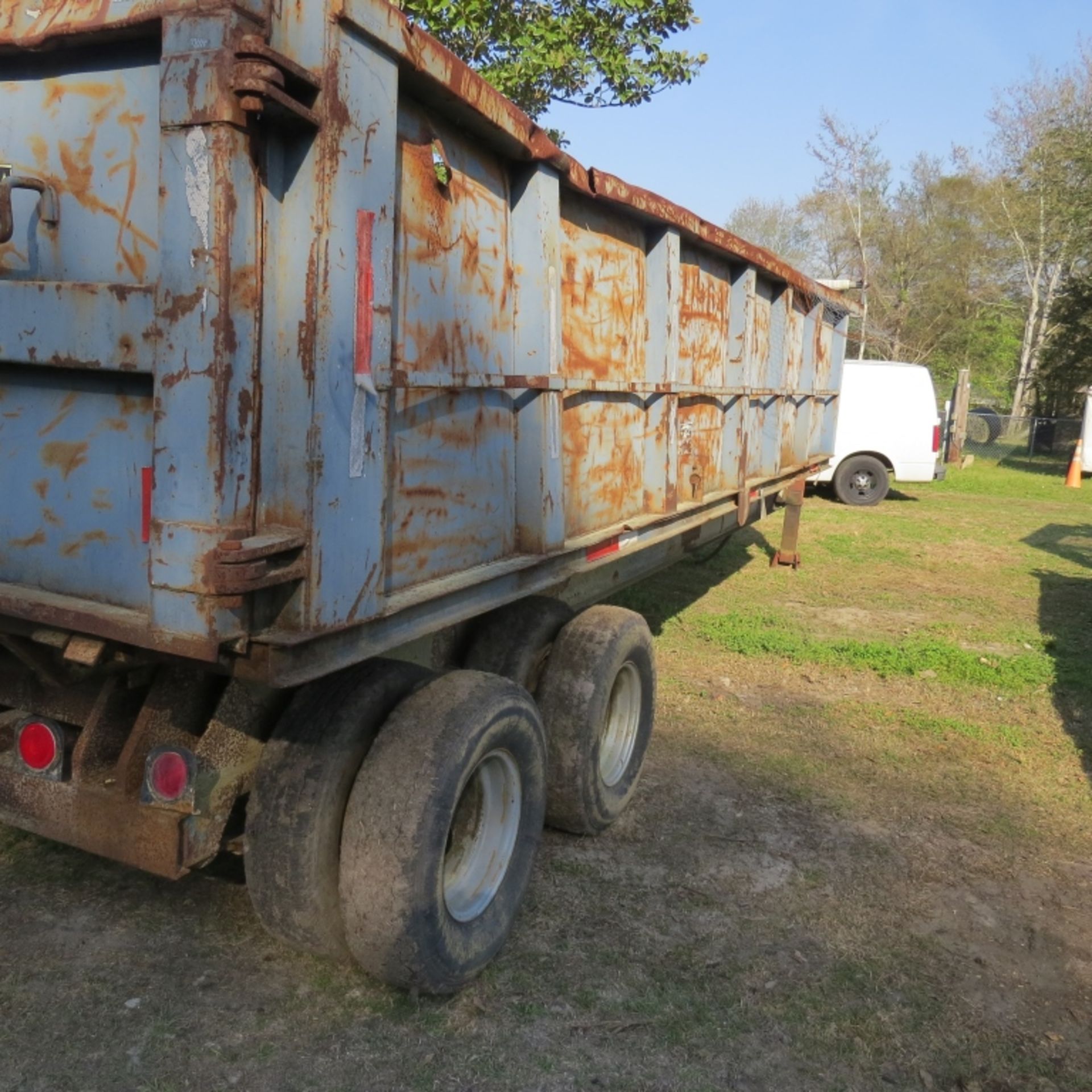 Stoll Trailer Gooseneck w/homemade dump body Self contained Predator Motor 24R02937 - Image 7 of 8