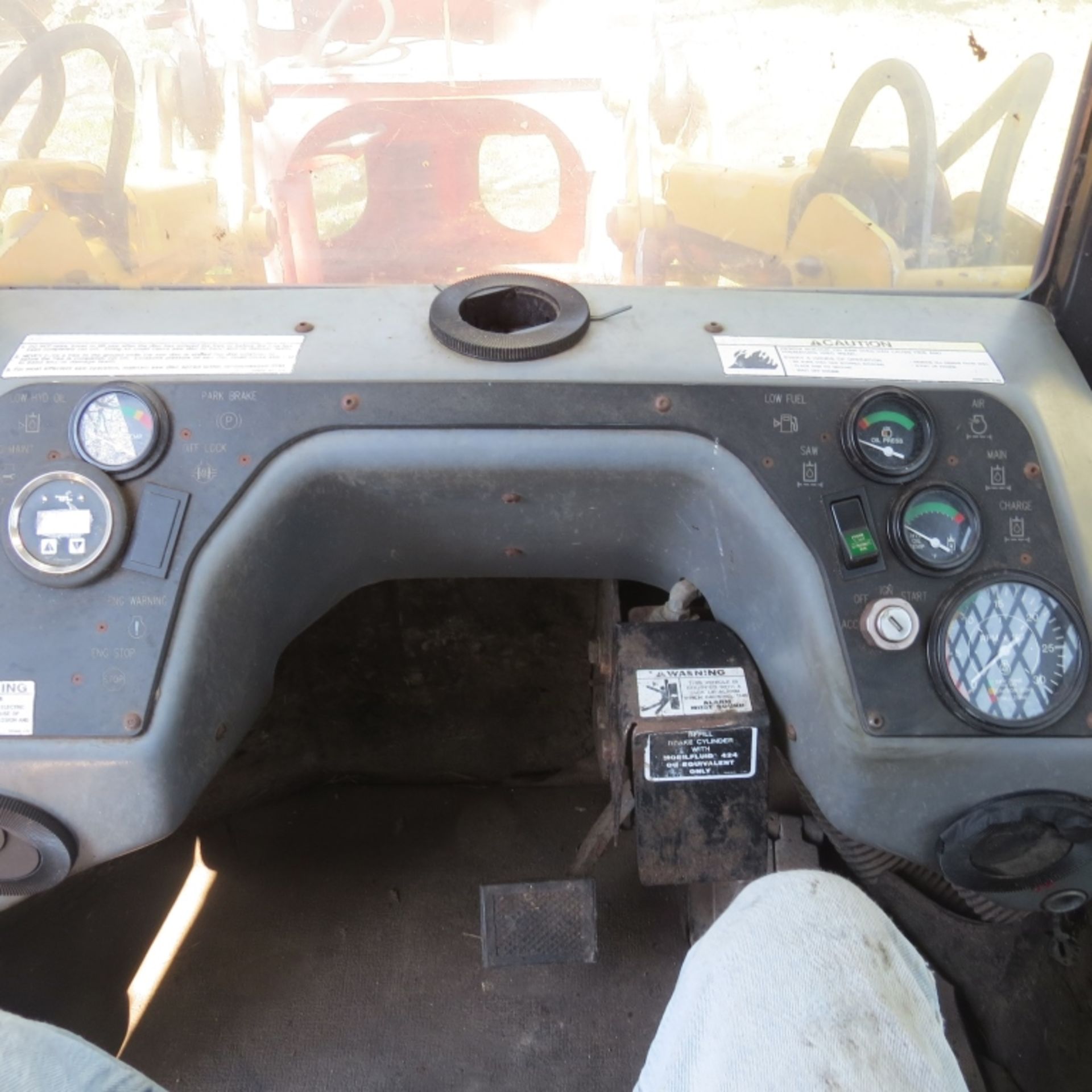 2007 CAT 553 Joystick Control SH-48 Sawhead & Side Pockets 6458 hours showing 28L-26 Tires S/N: - Image 7 of 18