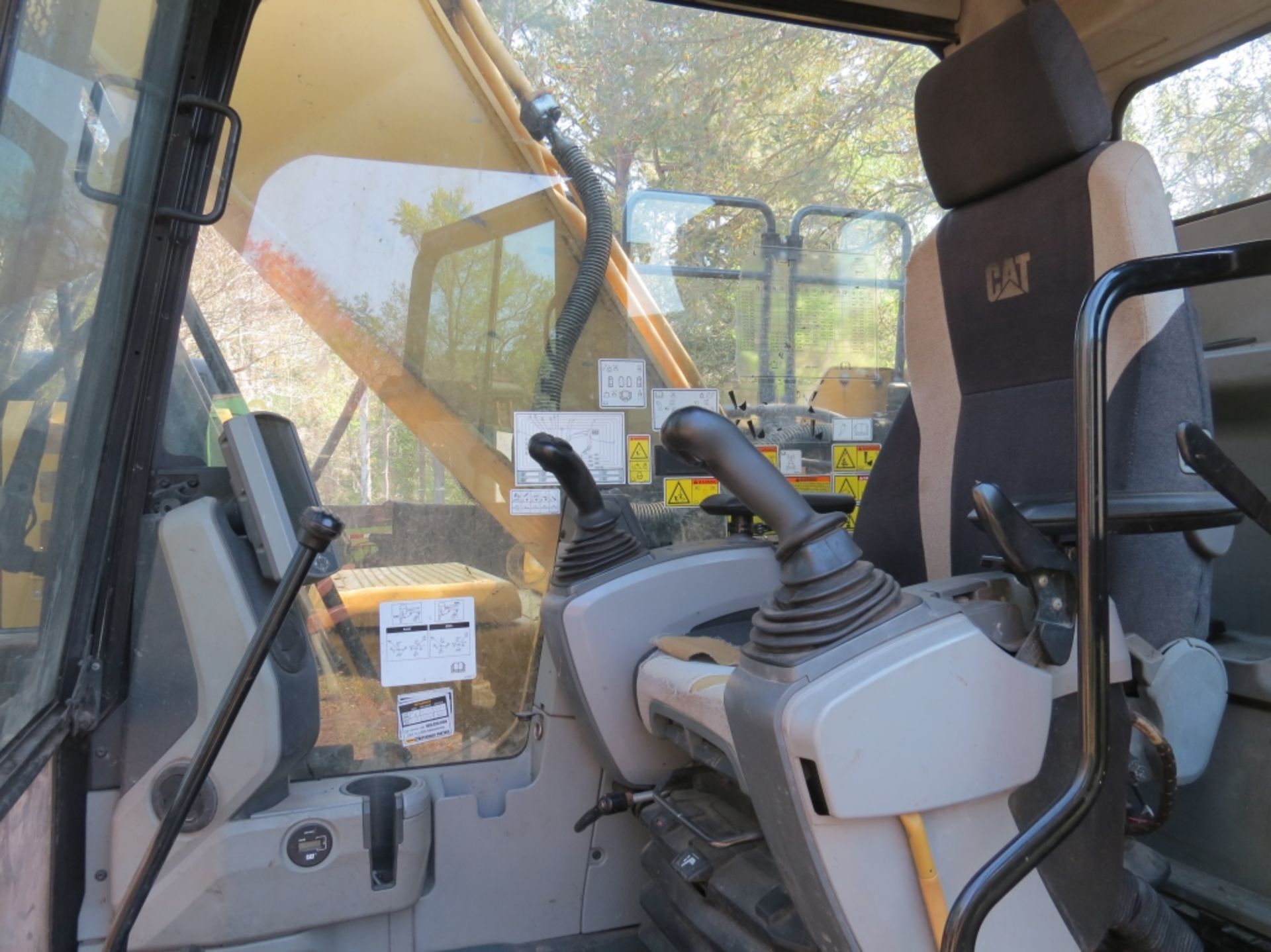 2015 CAT 326FL Excavator Cab A/C 48" Bucket & DE Thumb 9356 hours showing Auxillary Hydraulics S/ - Image 18 of 26