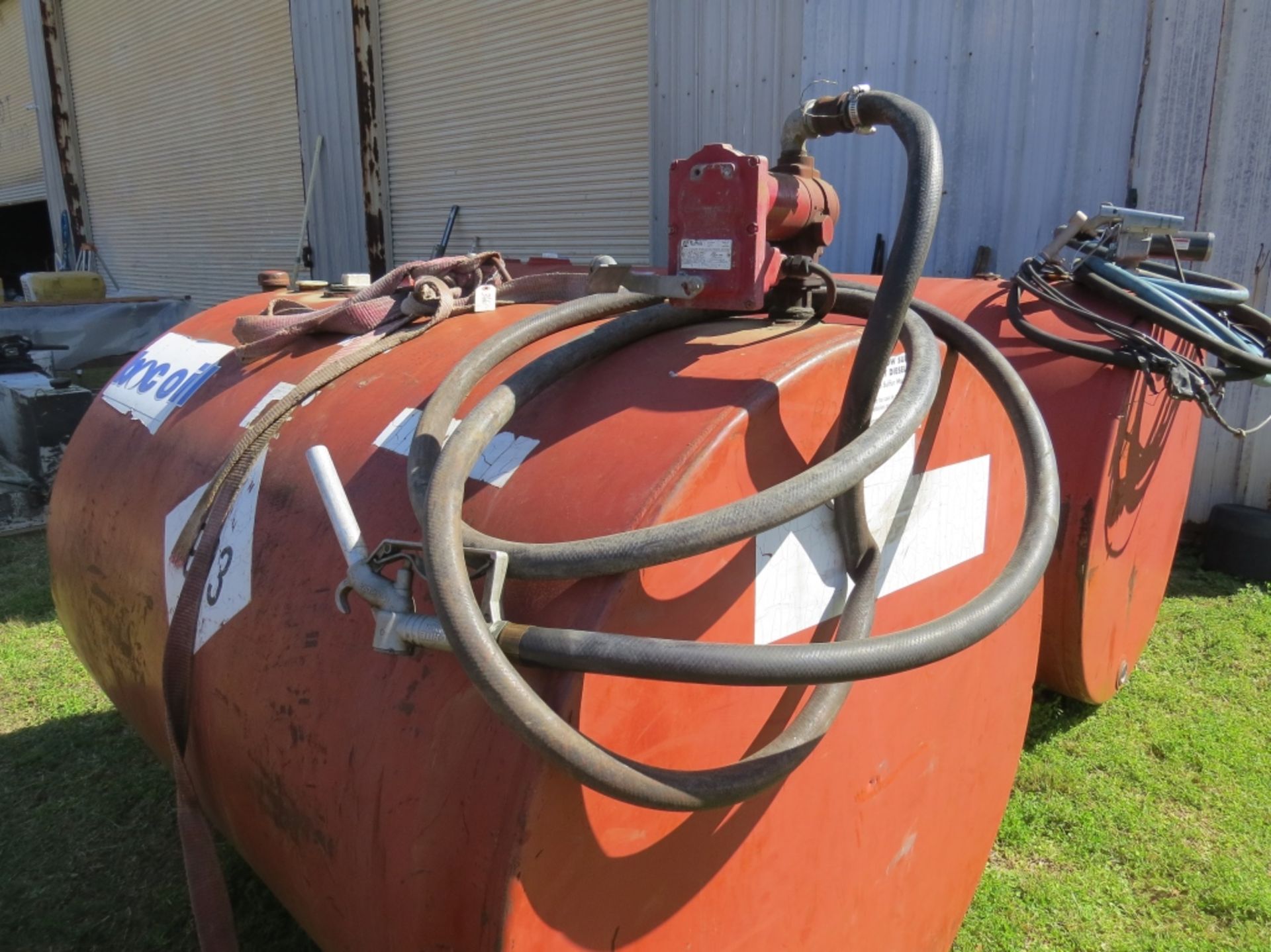 500 gal tank & hose - Image 2 of 2