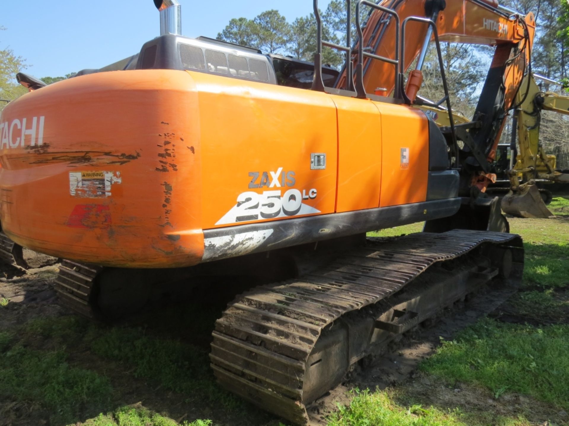 2019 Hitachi ZX250LC-6N Cab A/C TAG 48" Bucket & DE Thumb Auxillary Hydraulics 5629 hours showing - Image 6 of 25