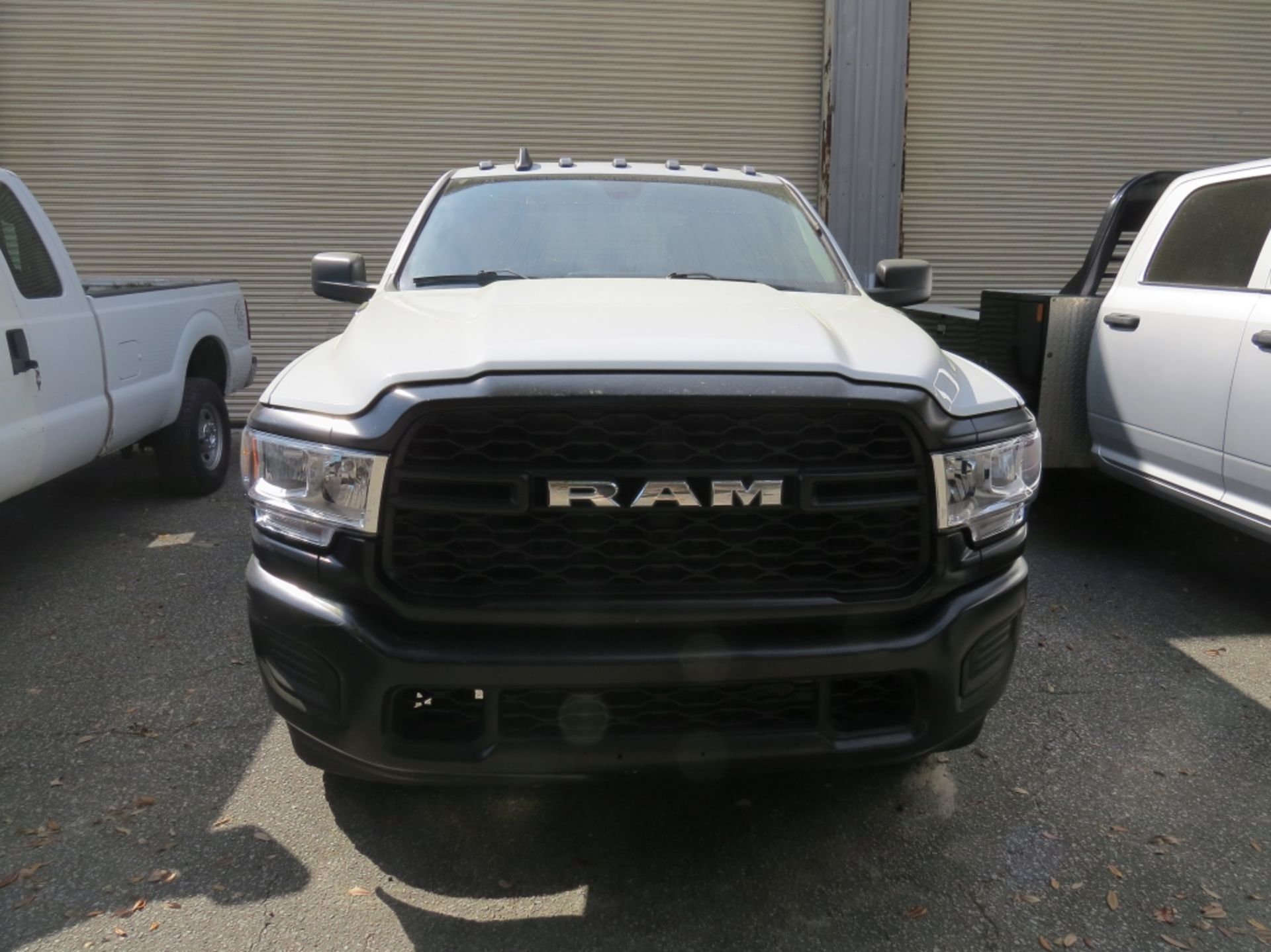 2019 Dodge Ram 2500 6.4L Hemi 4x4 VIN: 3C6UR5HJ1KG673760 63,524 miles showing 4 Door 8' Bed w/Back - Image 2 of 11