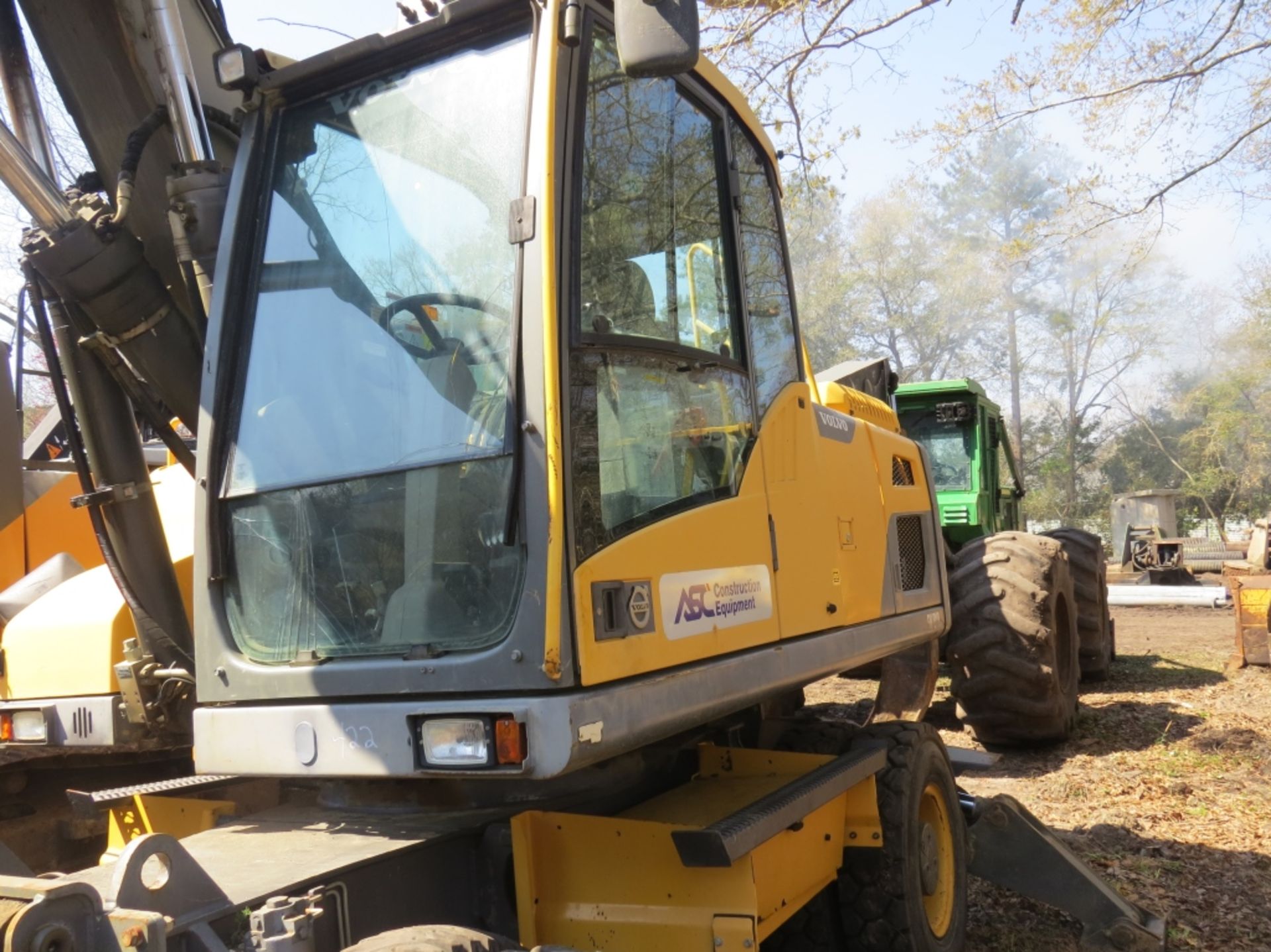 2012 Volvo EW180D Mobile Excavator Cab A/C 6' Quick Attach Clean Out Bucket W/Blade Auxillary - Image 4 of 19