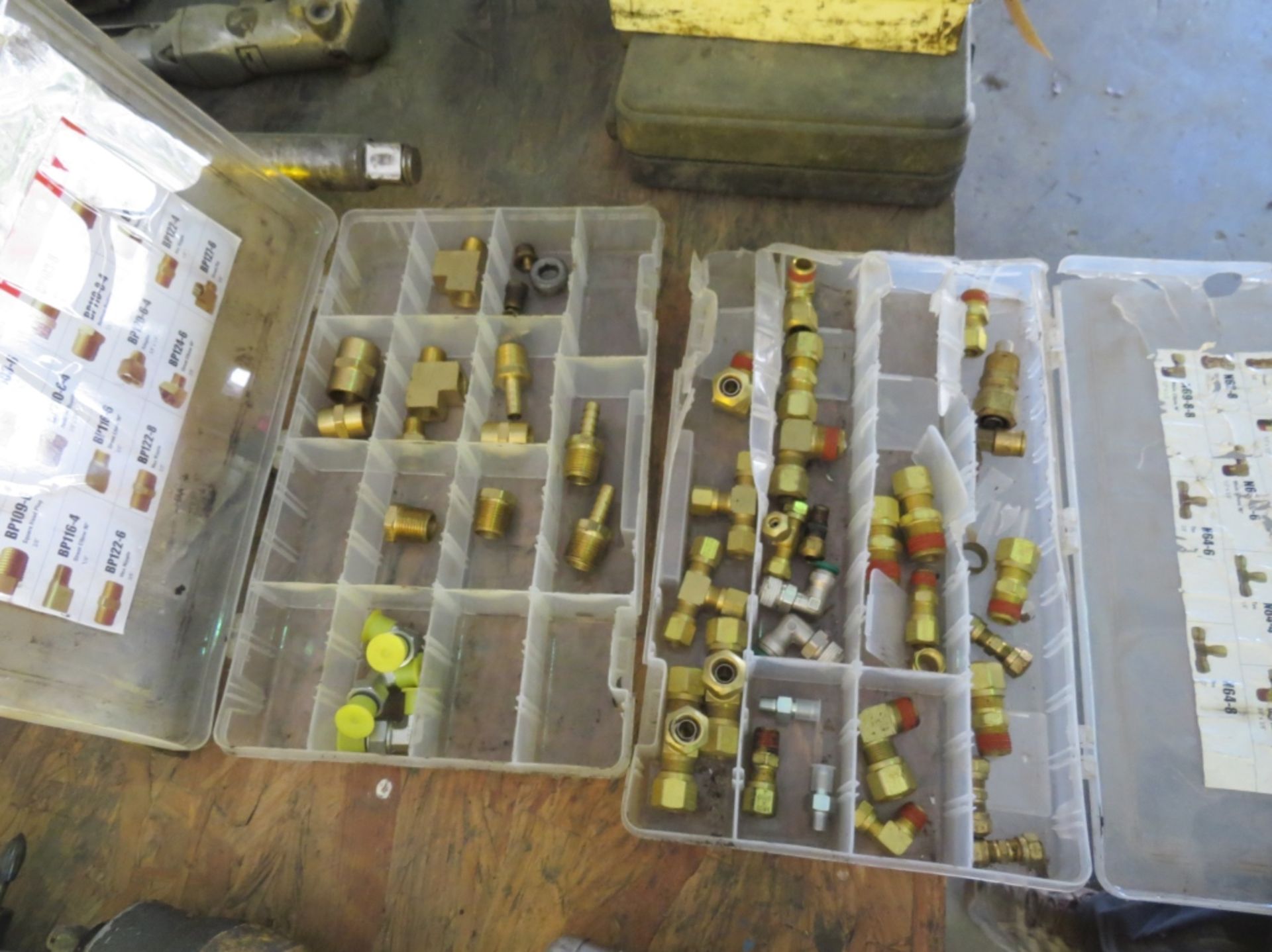 2 boxes of Assorted brass fittings - Bild 2 aus 2