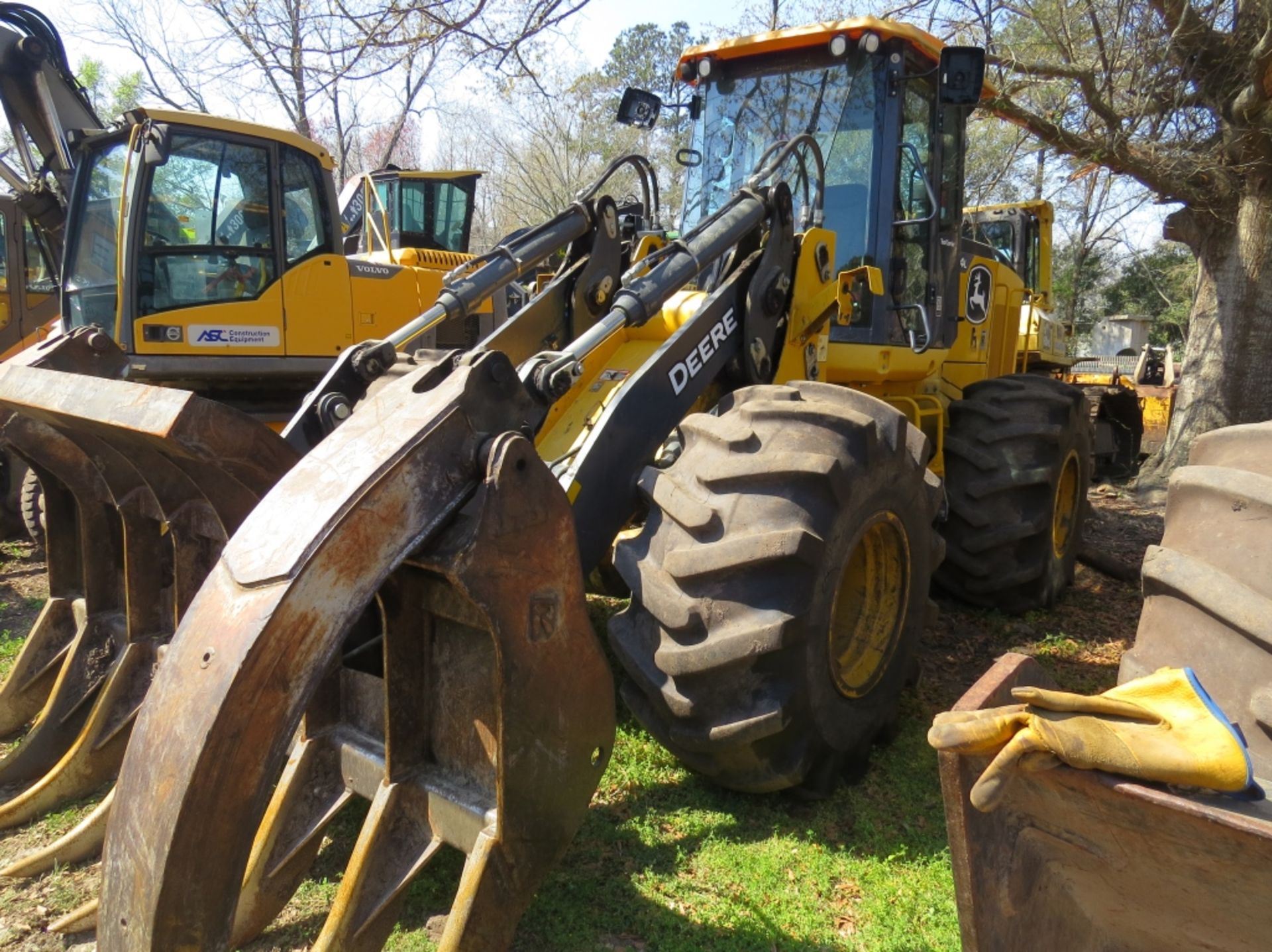 2019 John Deere 624L Loader Cab A/C NO ATTACHMENTS!!! (RAKE SELLING SEPARATE LOT#424) Auxillary