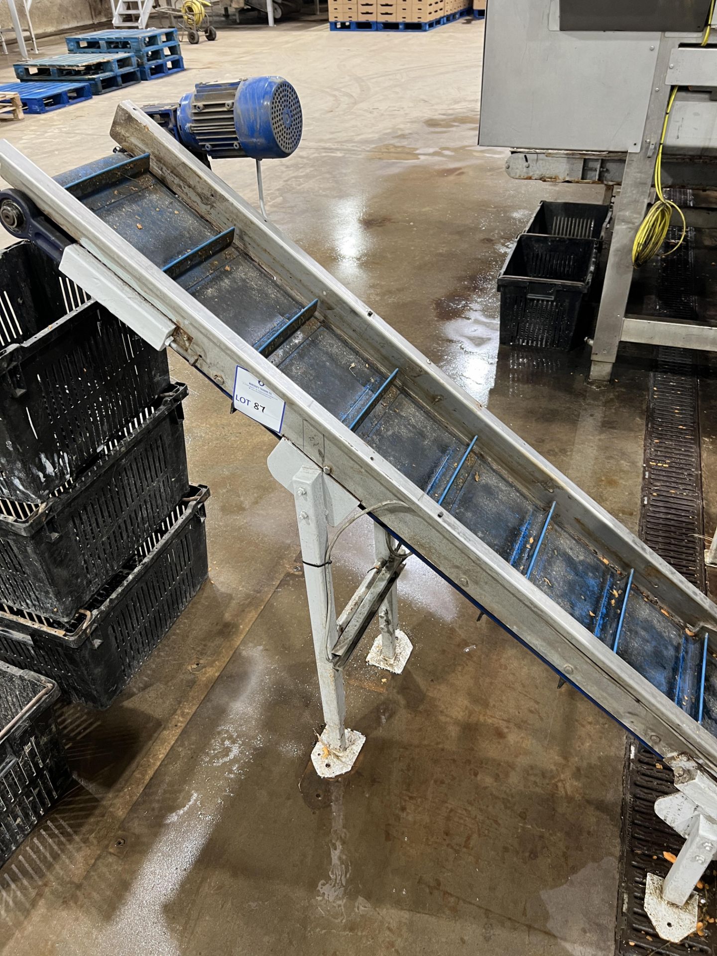 Elevator conveyor