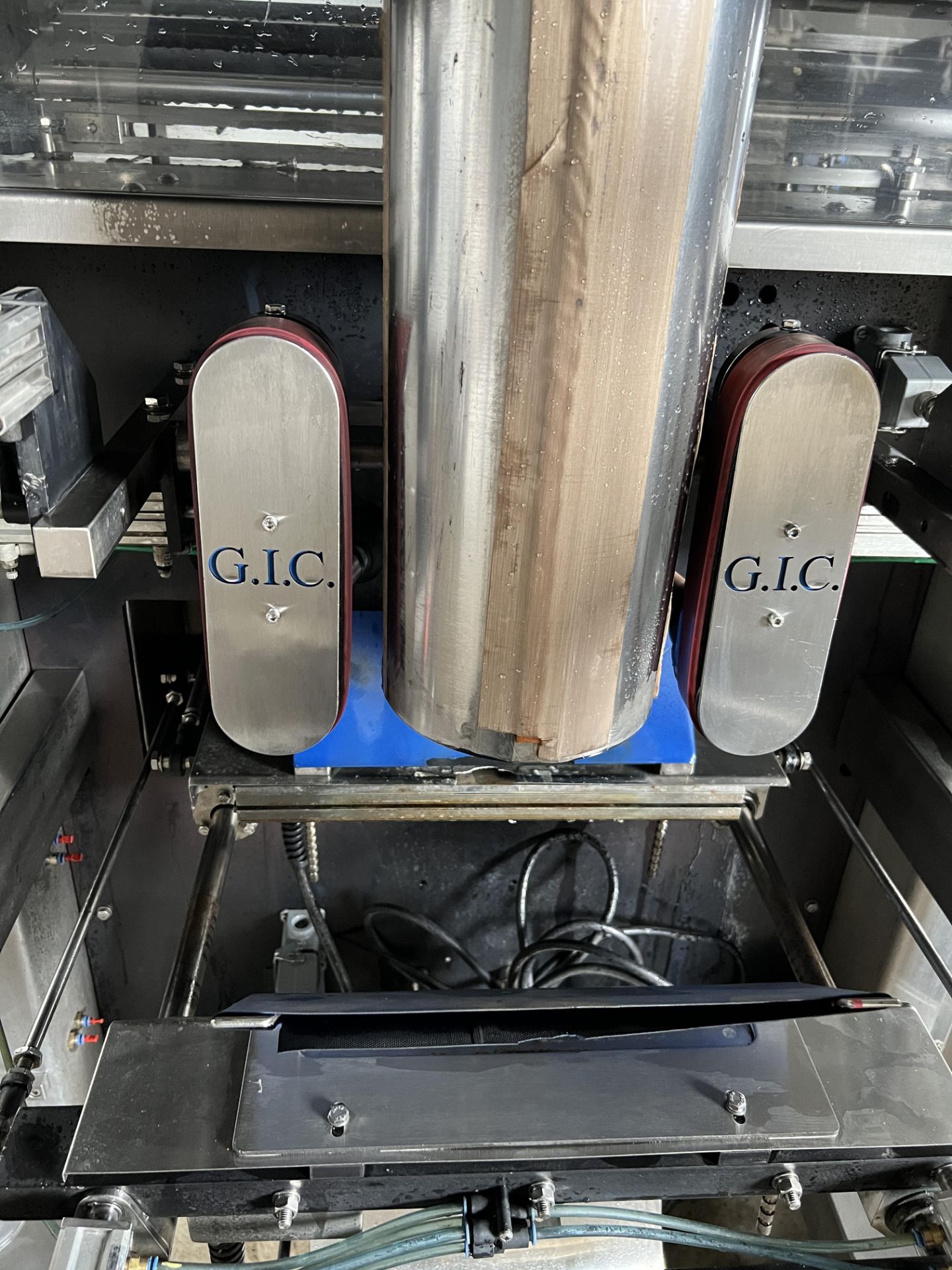 GIC vertical form fill seal machine - Image 2 of 6