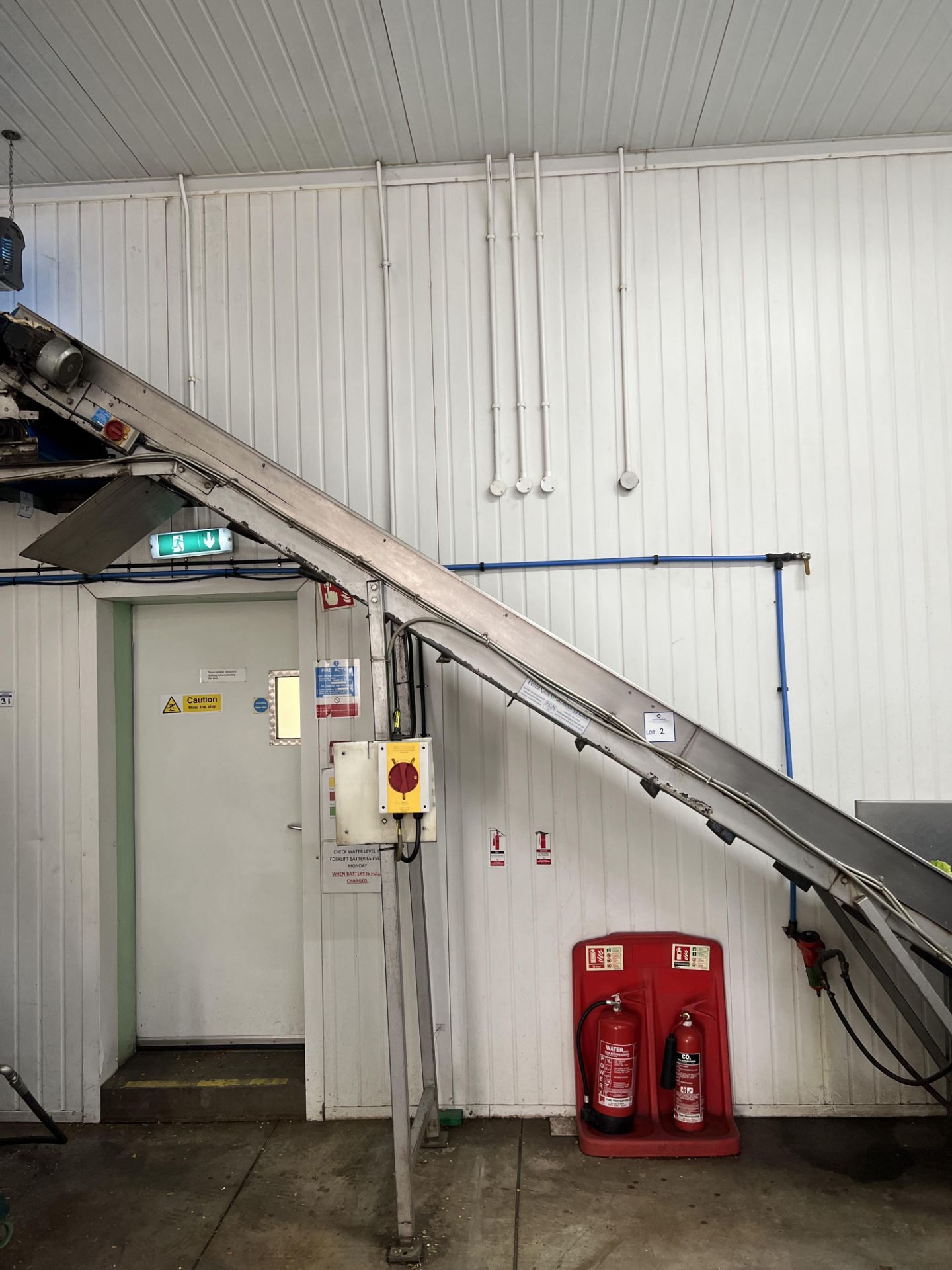 Elevator conveyor