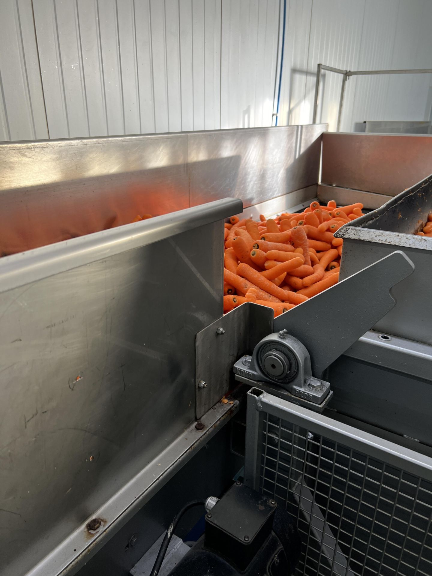 Box Tipper with exit conveyor - Image 6 of 7