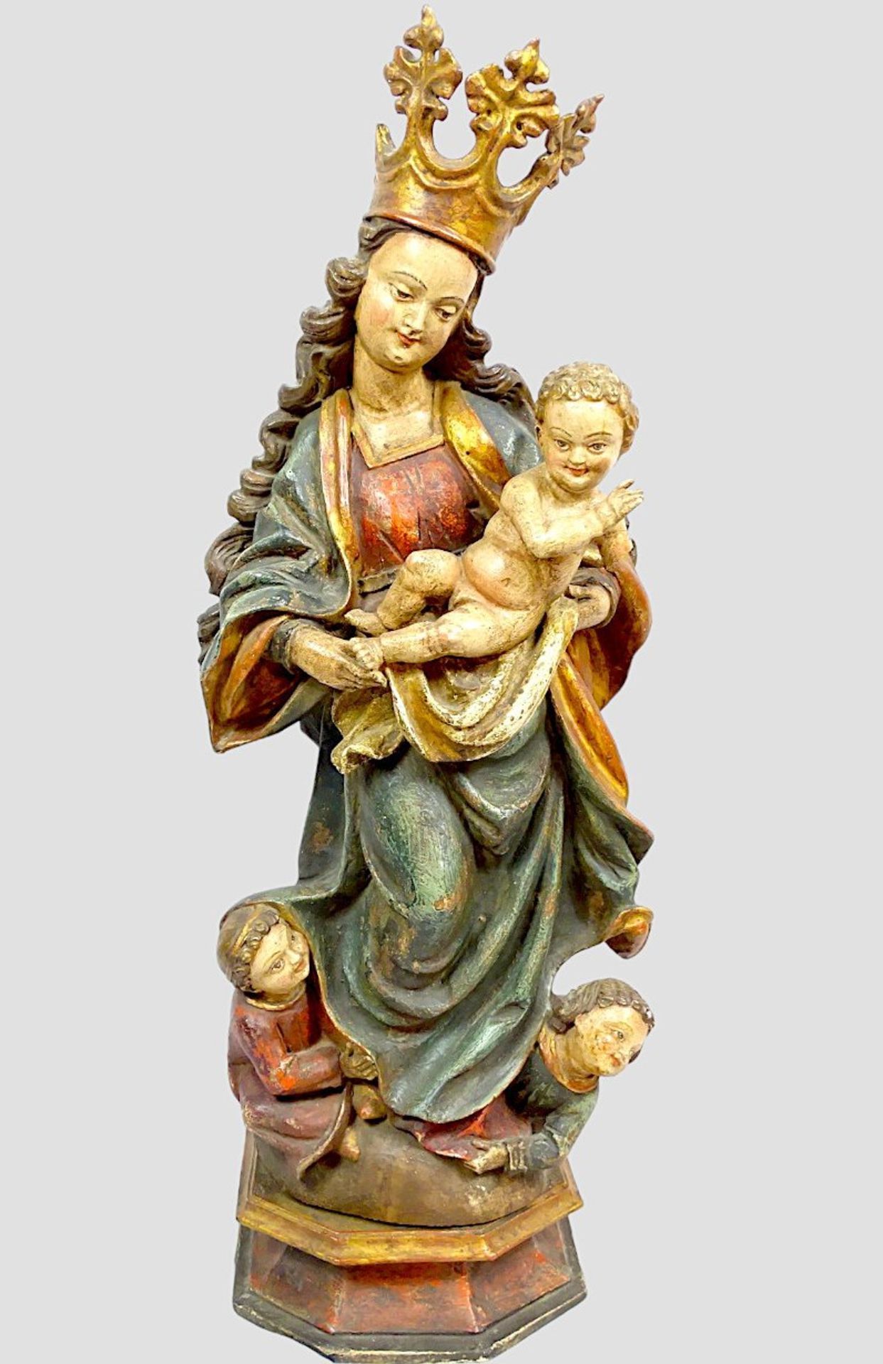 Hohe Heiligenfigur "Madonna mit Kind" 19. Jhd. , bemaltes Stück, Figur mit Hohlrücken, Hand abgebro