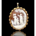 Große alte Gemme in Goldfassung um 14K