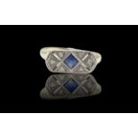 Art Deco Ring mit Saphir und Diamanten, GG 585/000 (14K), Ringgröße 57, Gewicht 2,4 g.