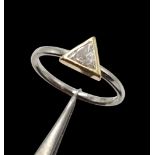 "Niessing" Ring, Platin/Gold 950/000, mit Diamant in Trillianschliff, Gewicht 3,5g., Ringgröße 55