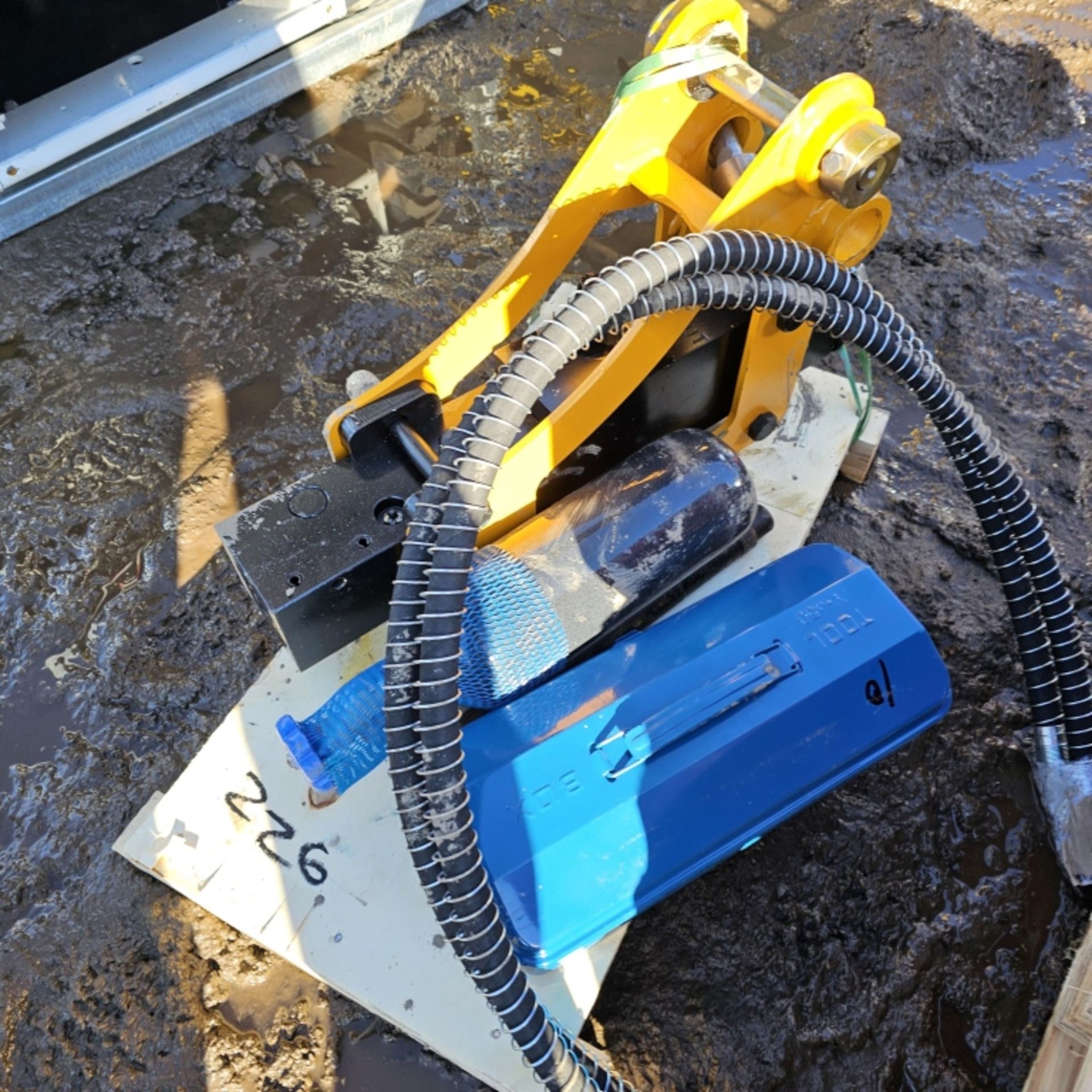 New Hydraulic Hammer with 2 bits