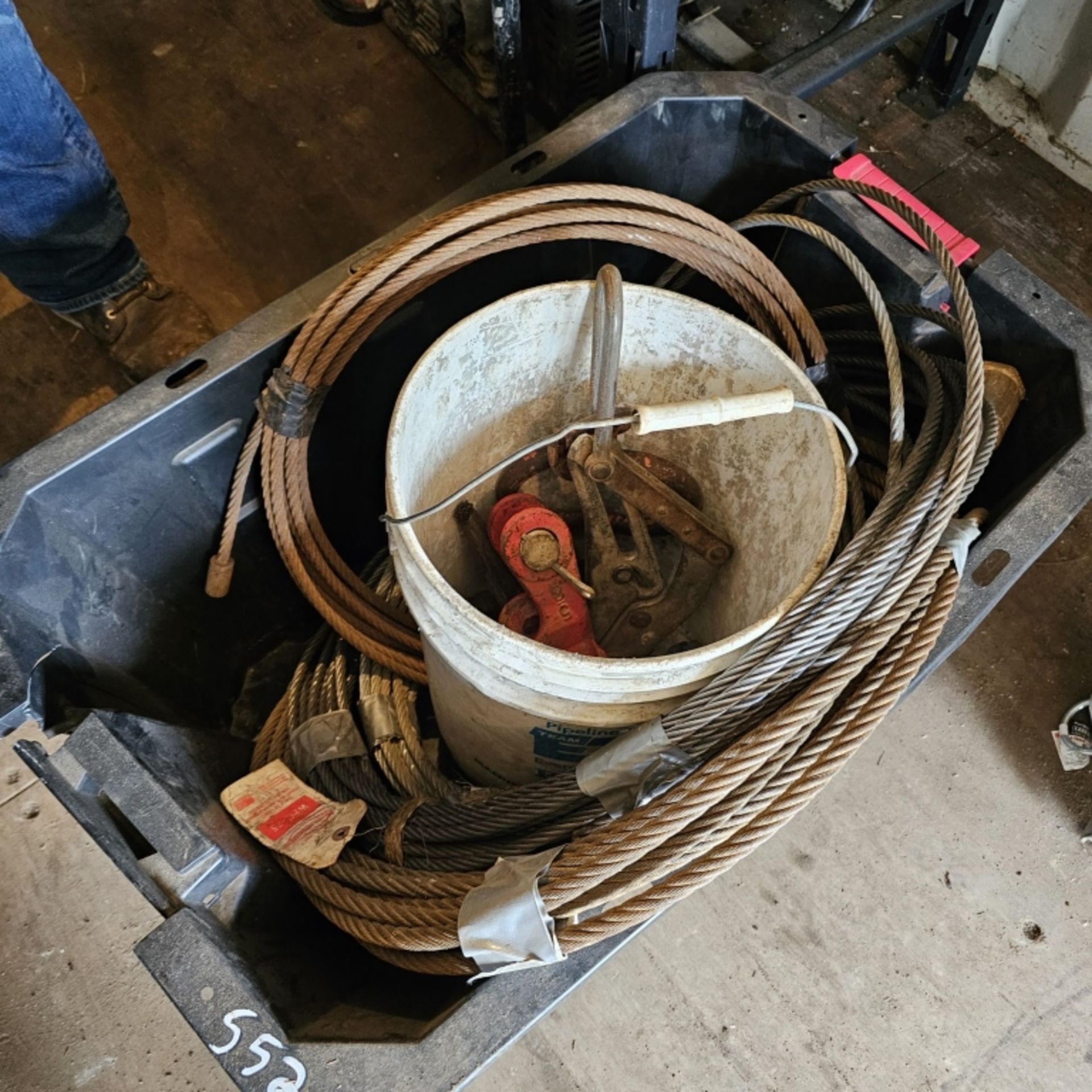 Lot - Cable Hoists and Pickers