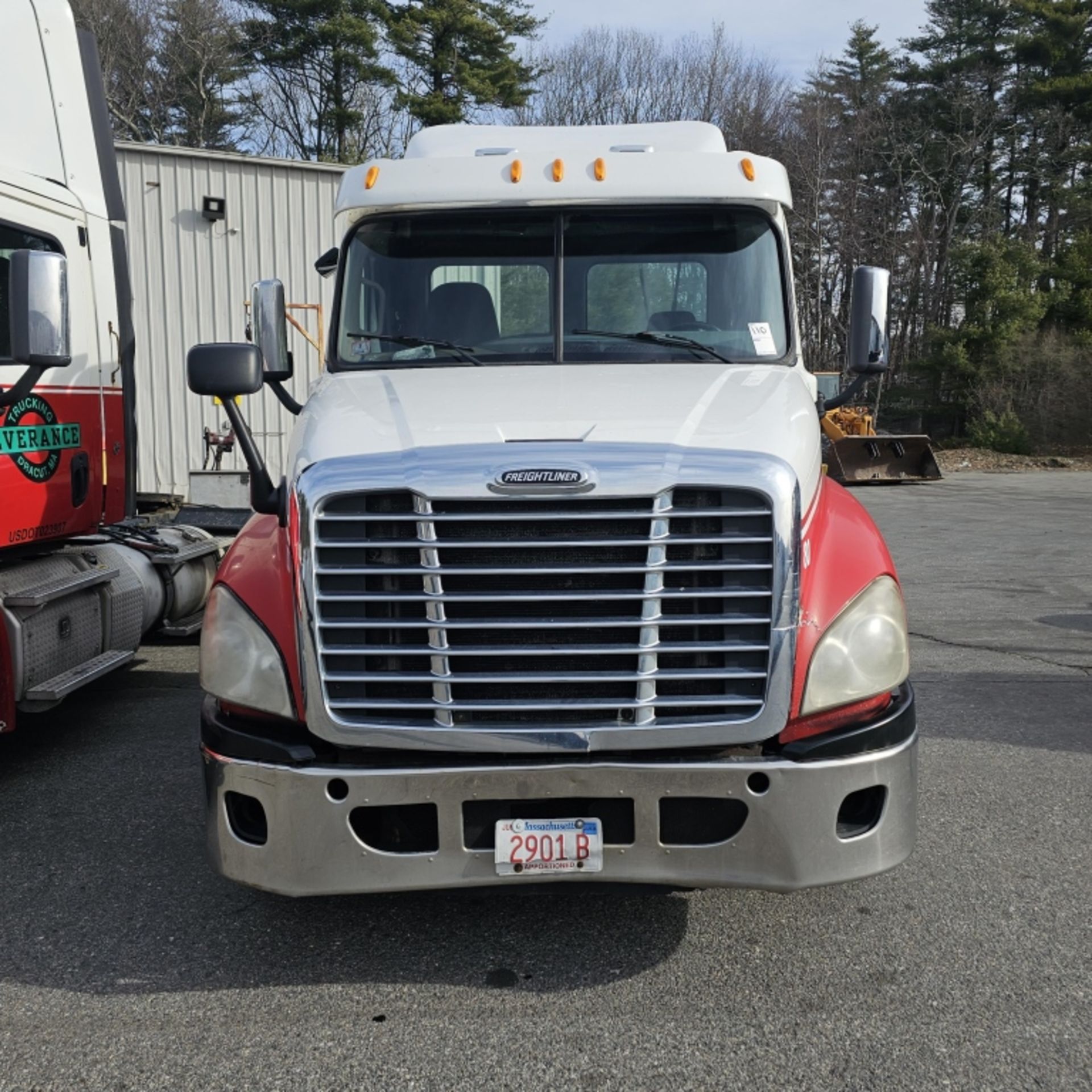 2009 Freightliner Cascadia - Image 2 of 10