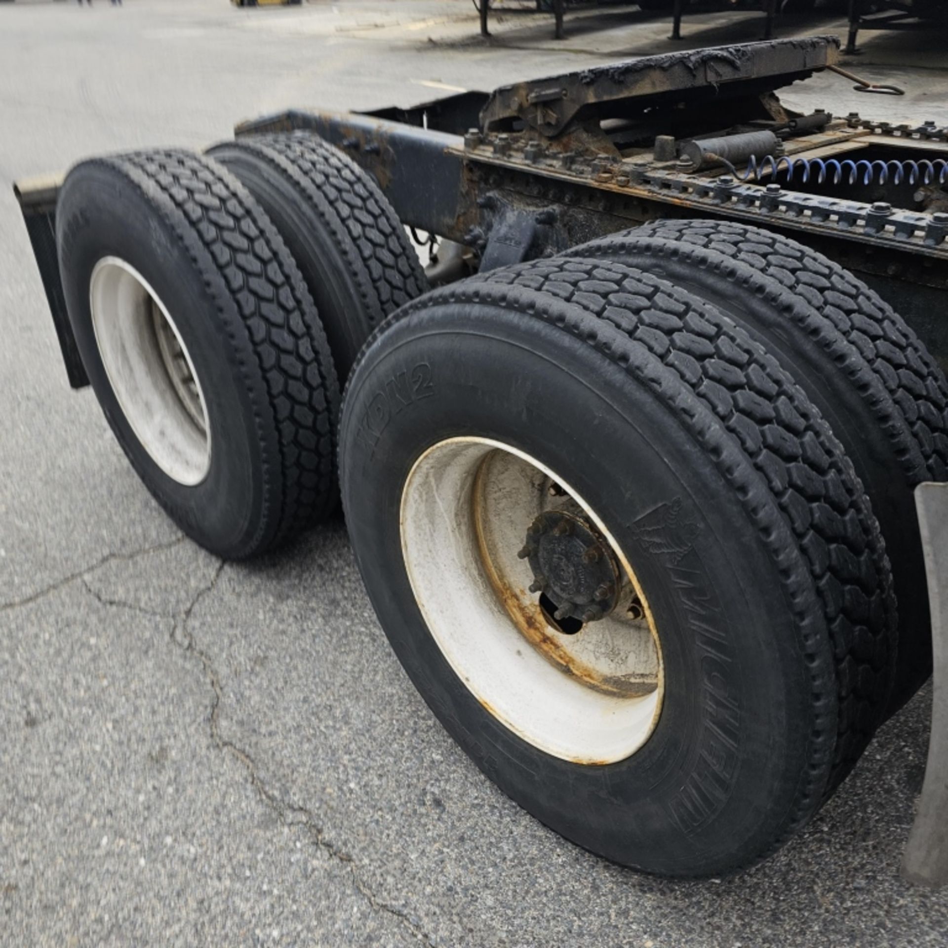 Freightliner Tractor - Image 4 of 11