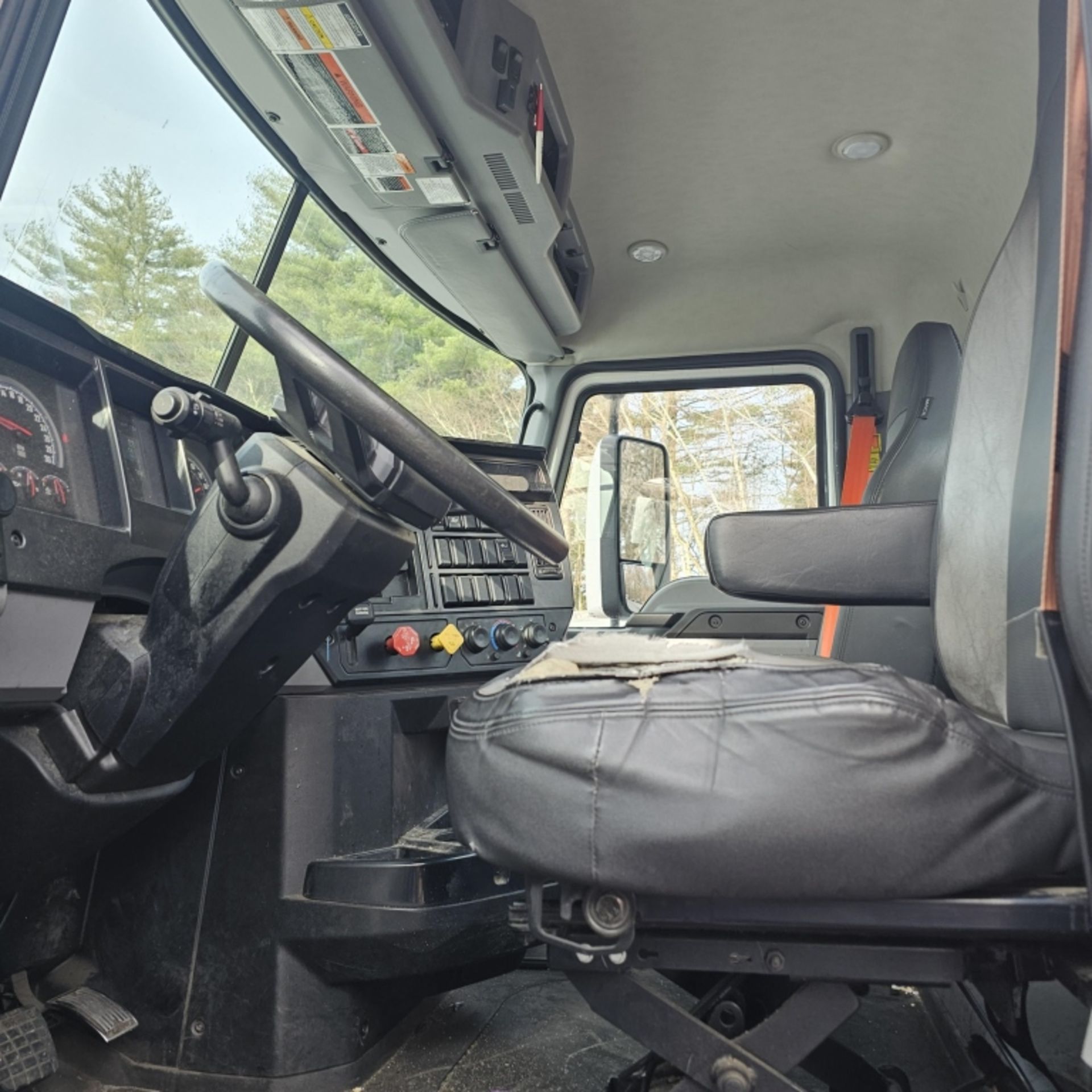 2019 Mack An42T Tractor - Image 9 of 12