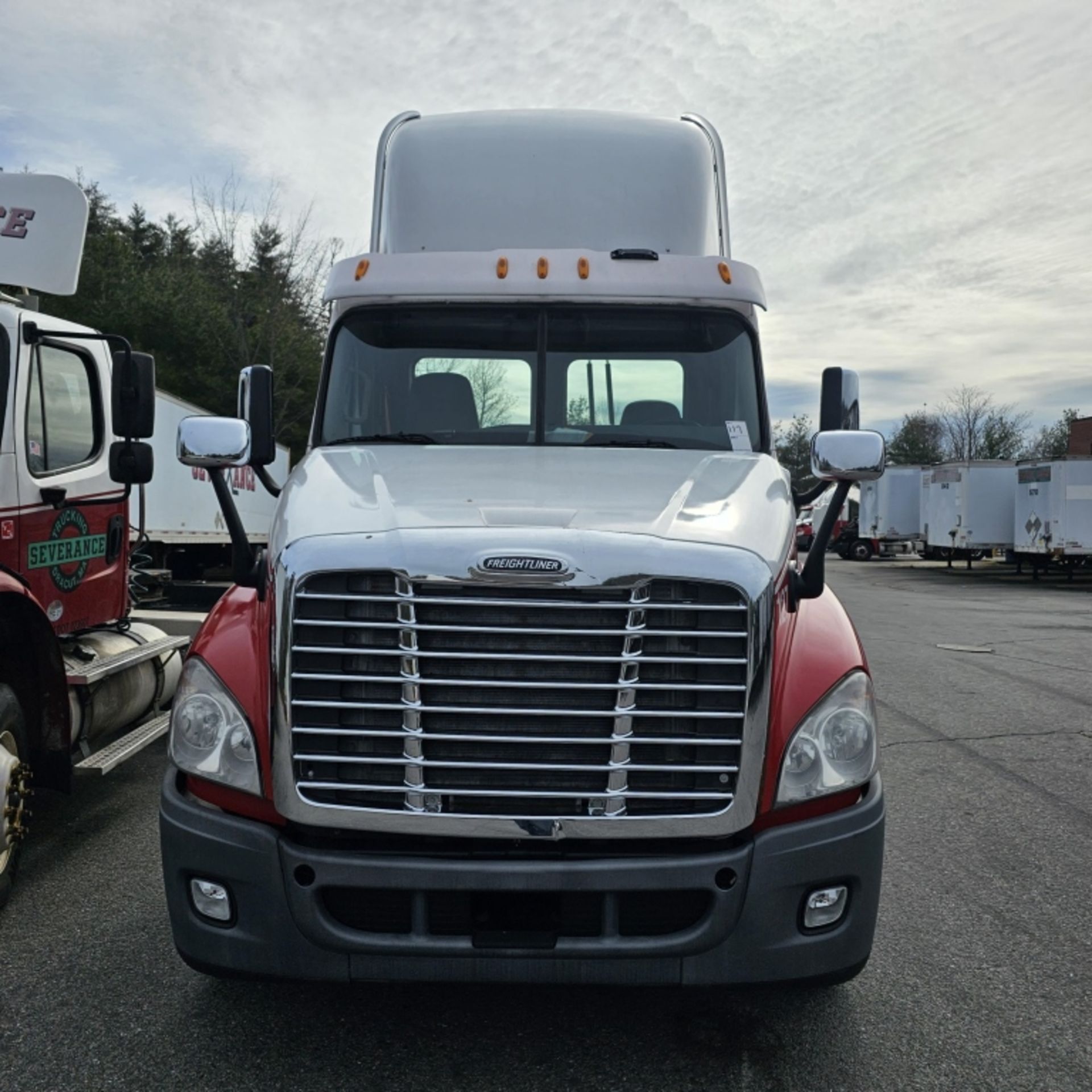 2013 Freightliner Tractor - Image 2 of 12