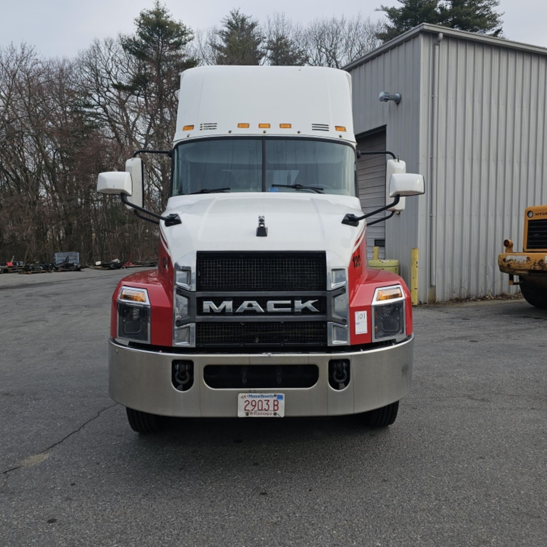 2019 Mack AN42T Tractor - Image 2 of 11