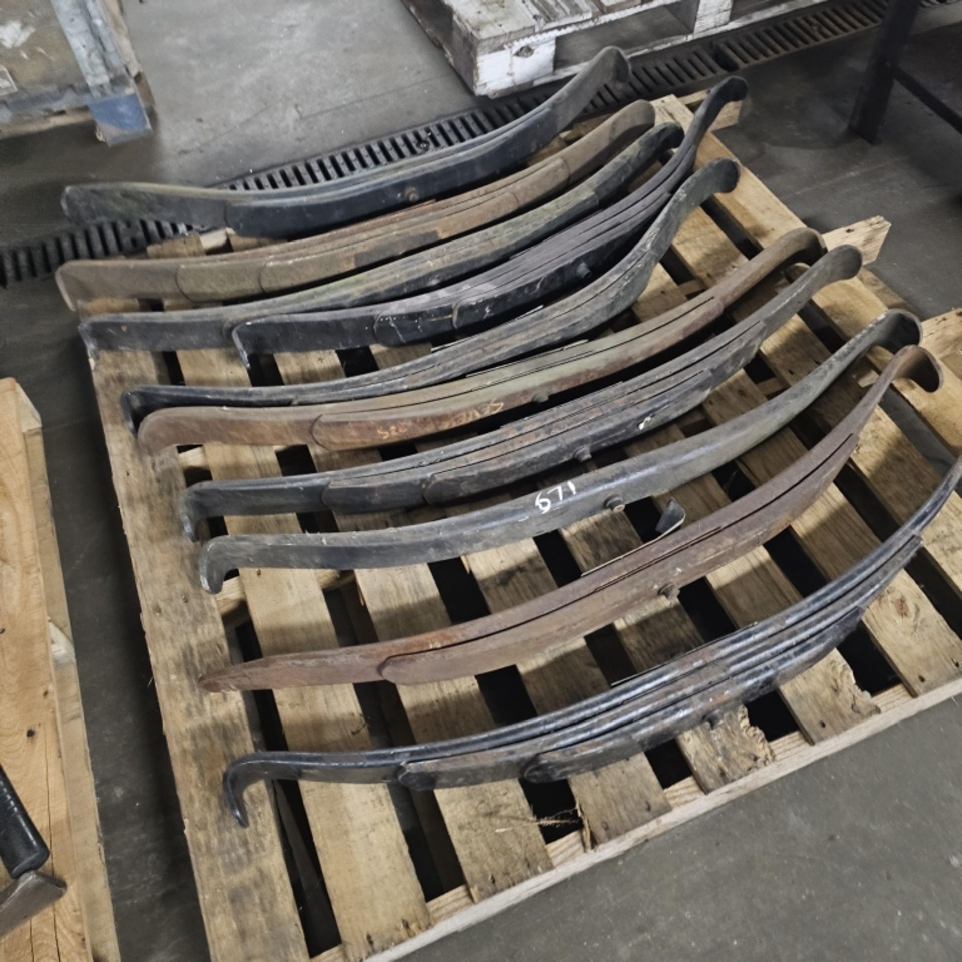 Pallet - leaf springs