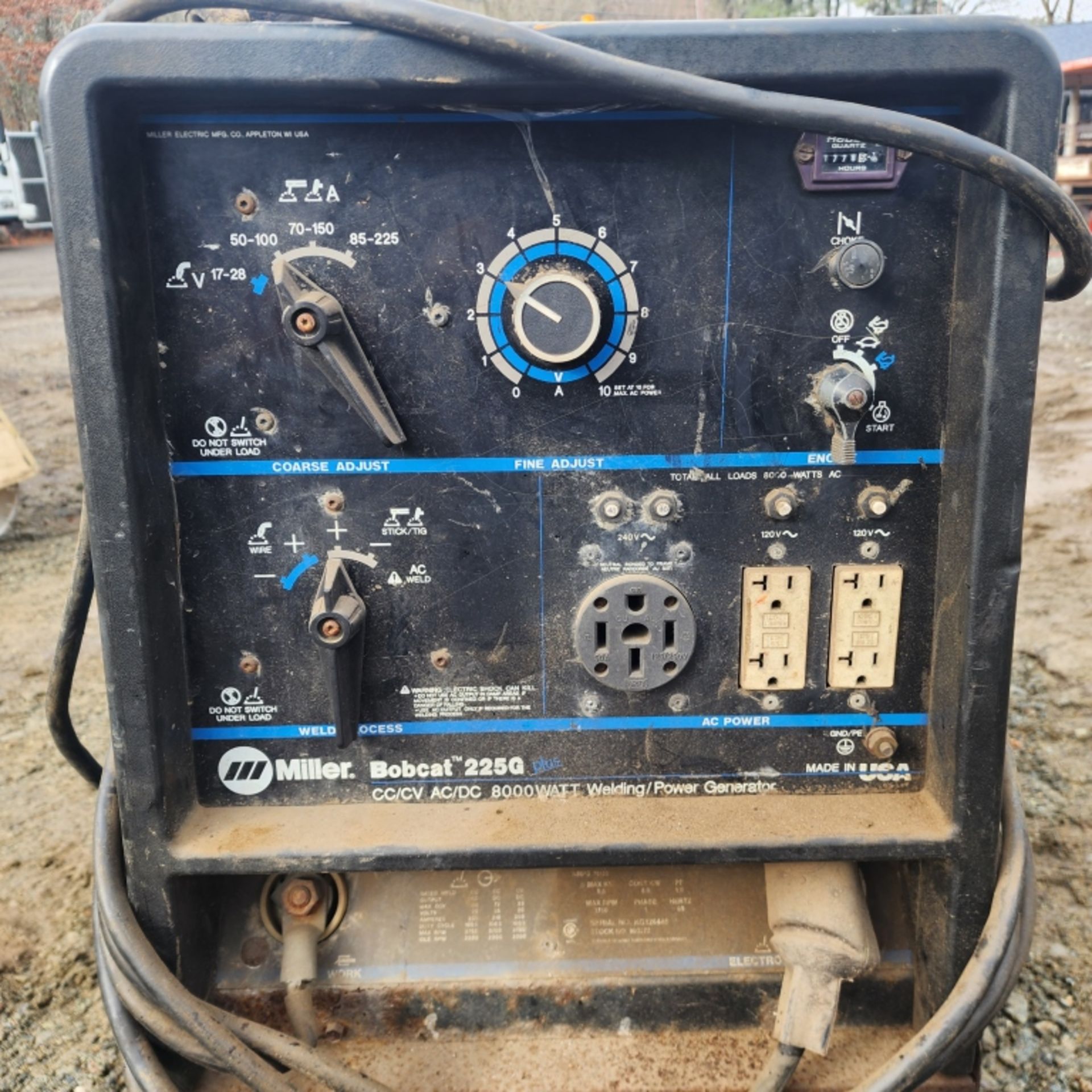 Miller bobcat 225g ac/ DC welder / generator, - Image 4 of 4