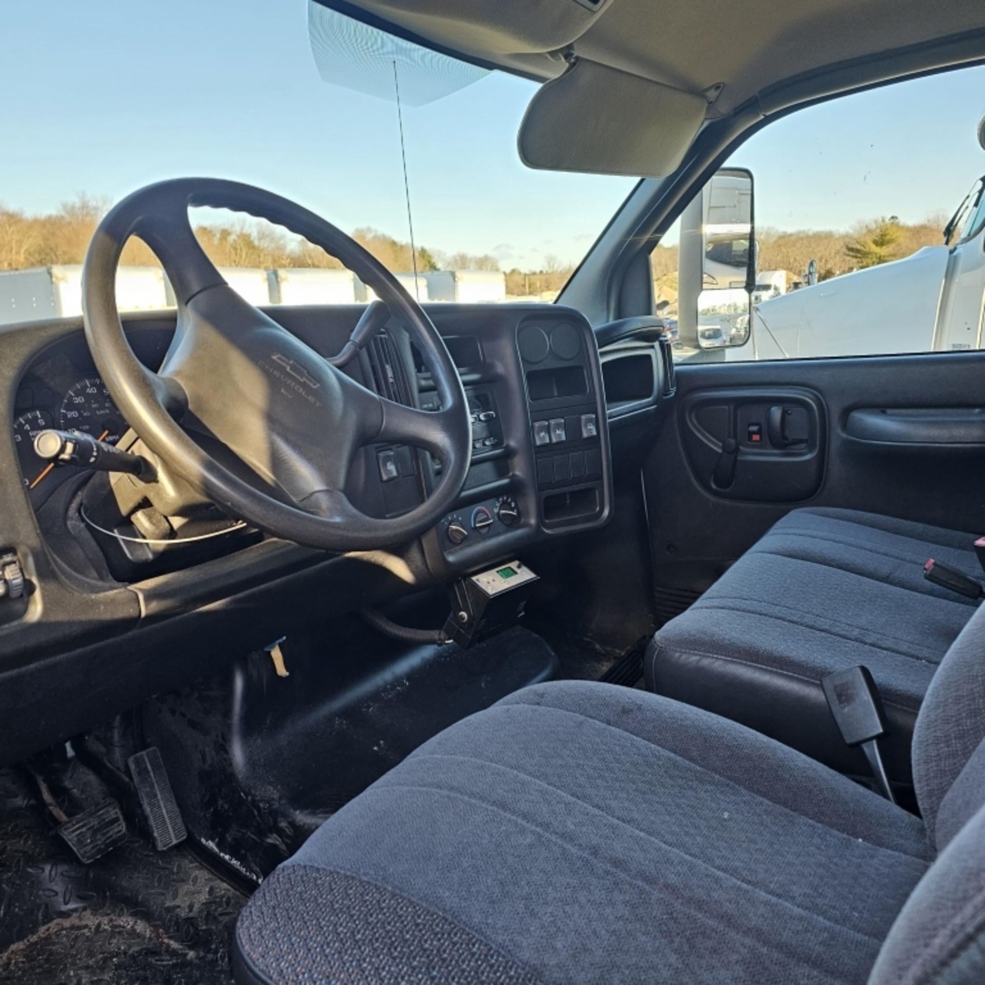 2009 Chevy C4500 Reefer Box Truck - Image 7 of 9