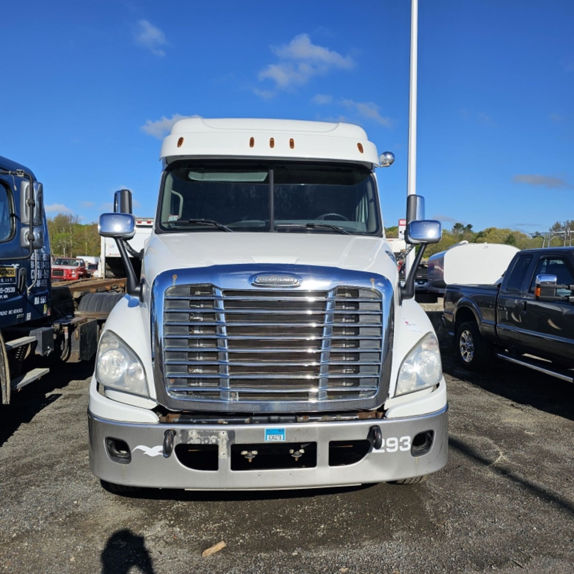 2014 Freightliner Sleeper Cab - Image 3 of 12