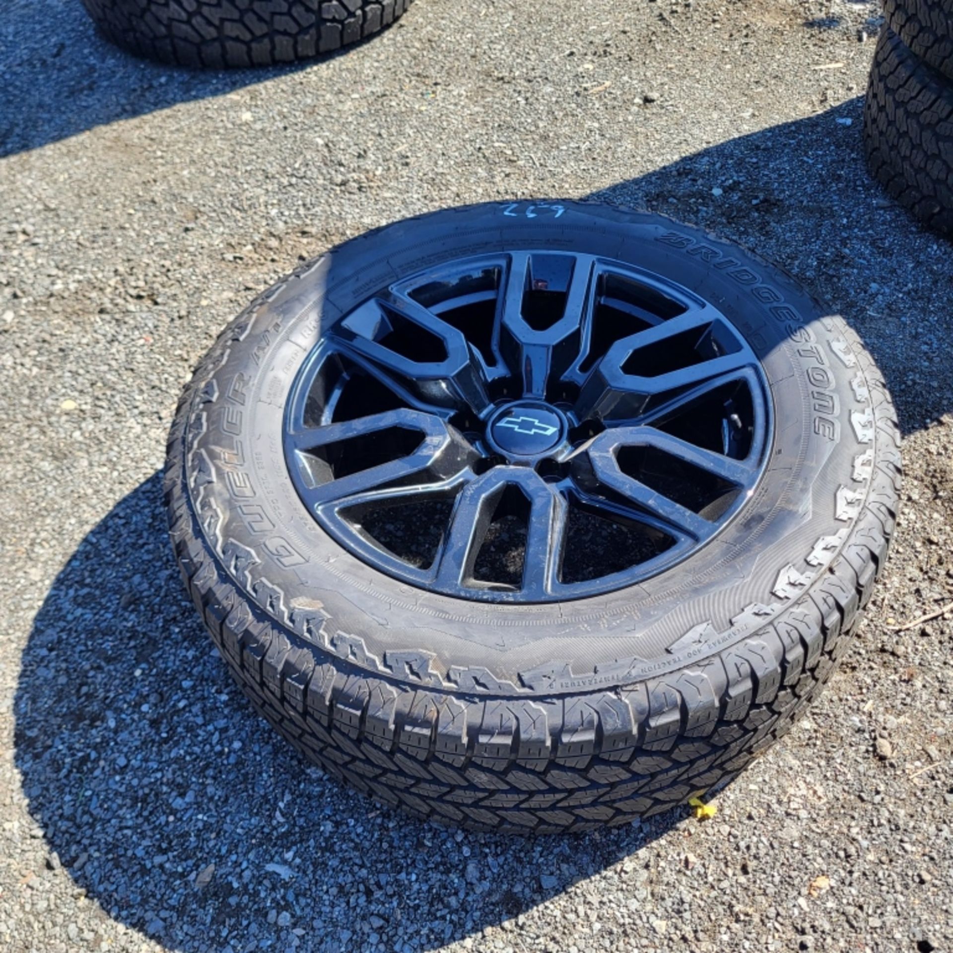 1 x Bridgestone 275 60 20 on chevy rim