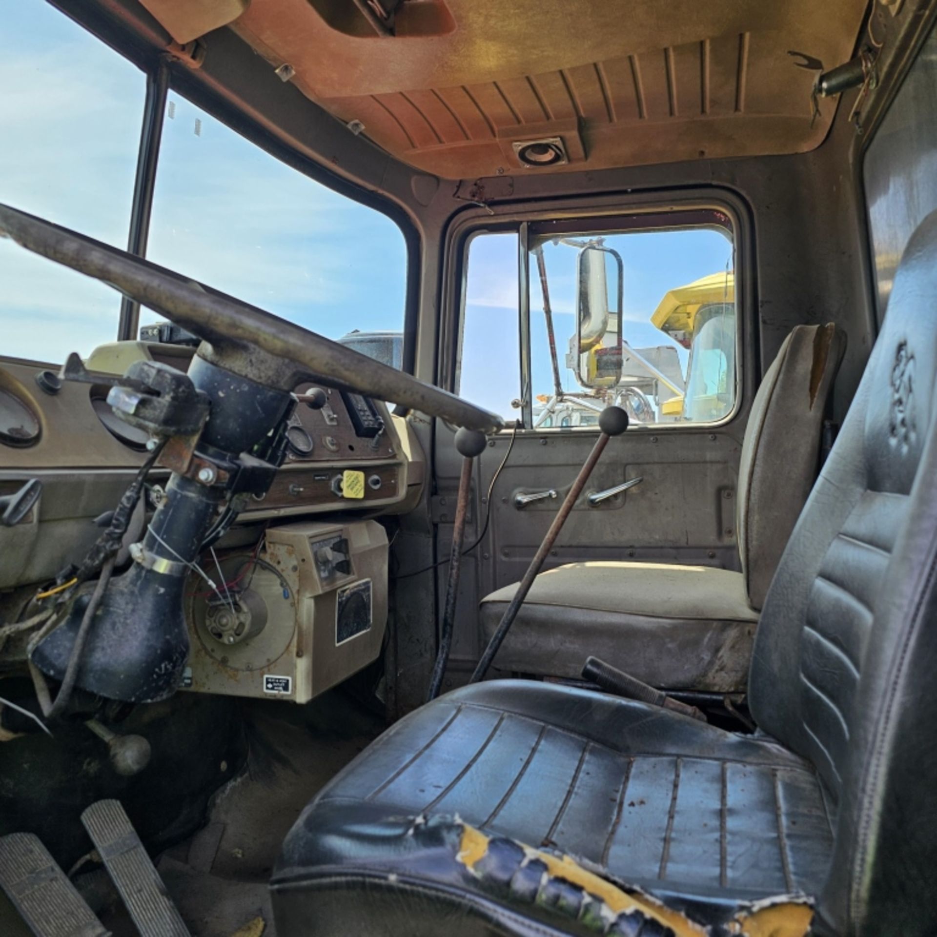 Mack Rd686s Triaxle Dump Truck - Image 10 of 12