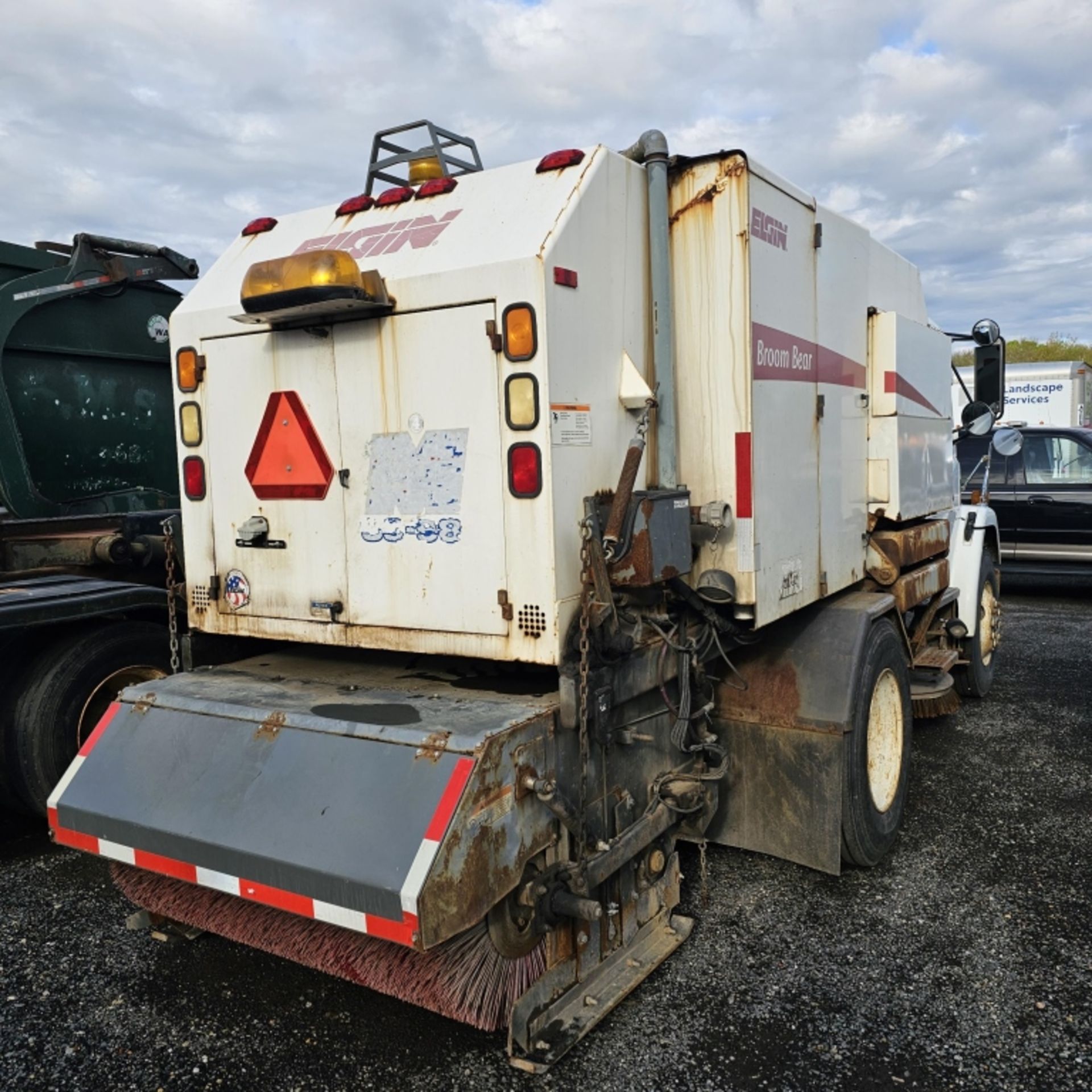 2004 Freightliner Fl70 Elgin Sweeper - Image 5 of 10