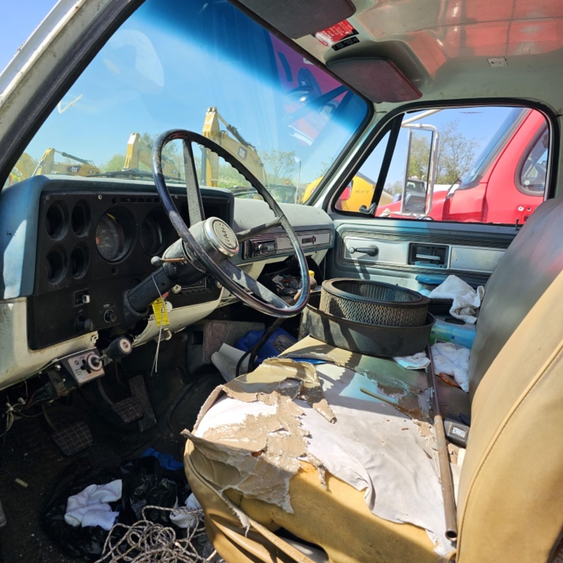 1988 Gmc Flatbed With Loader - Image 6 of 7