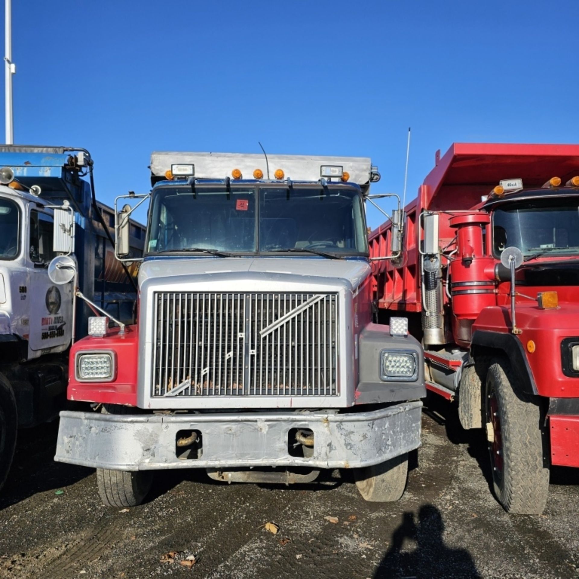 1995 Volvo Triaxle Dump Truck - Image 4 of 12