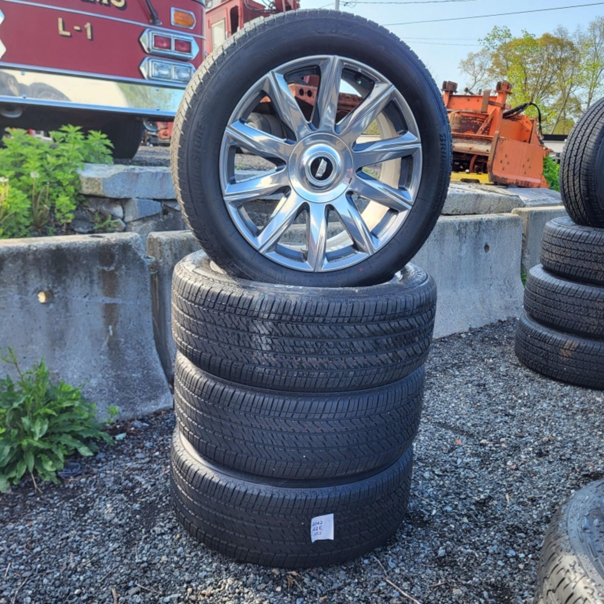 4 x Bridgestone 275 50 22 on Cadillac rims