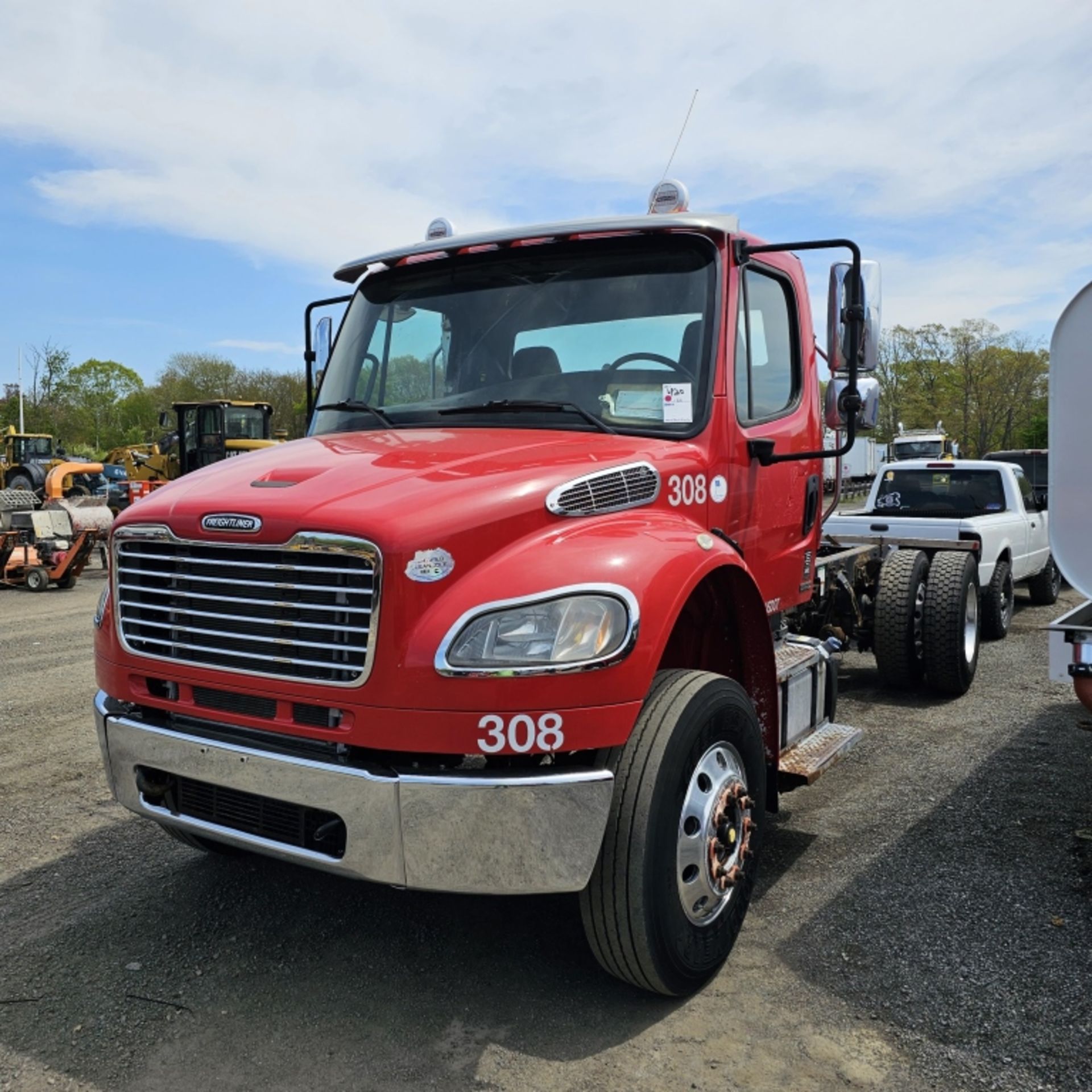 2011 Freightliner Cab And Chassis - Image 2 of 13