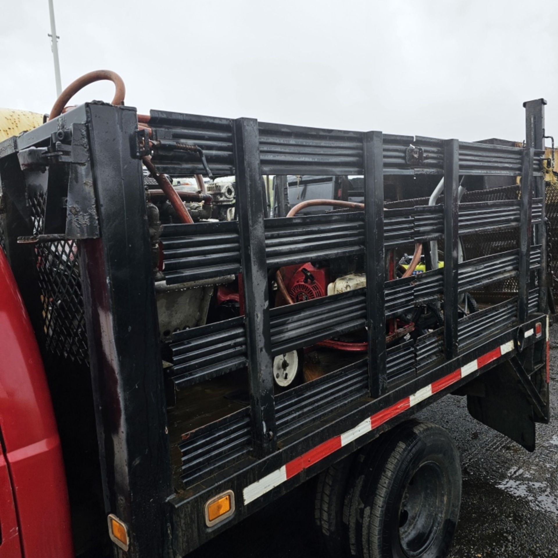 2001 Ford F350 Rack Body - Image 5 of 8