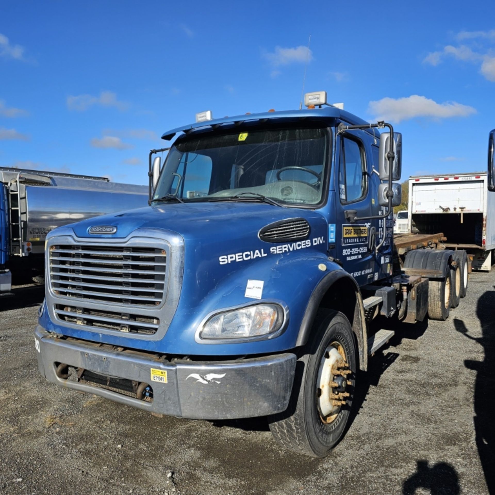 2006 Freightliner Roll Off - Image 2 of 10