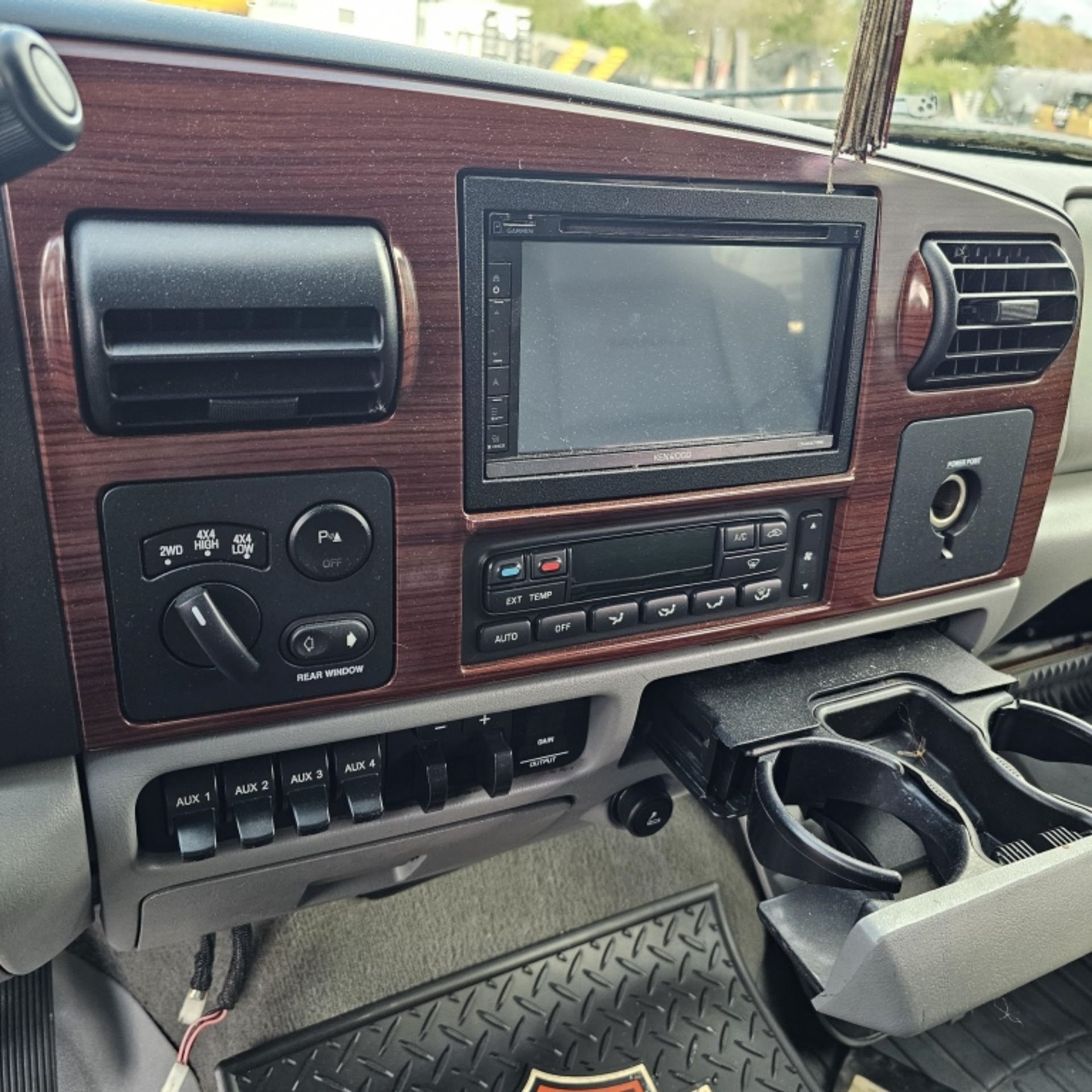 2005 Ford F350 Pickup - Image 4 of 8