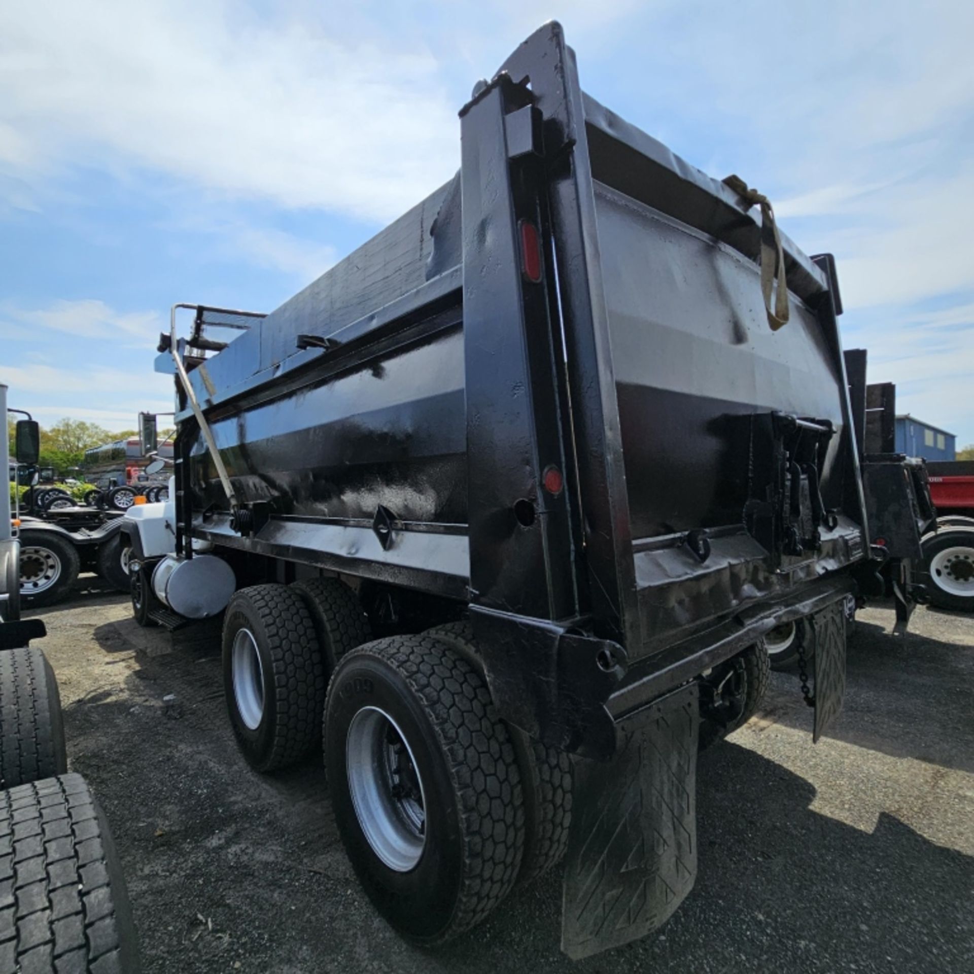 1993 Mack Rd688s Dump Truck - Image 9 of 15