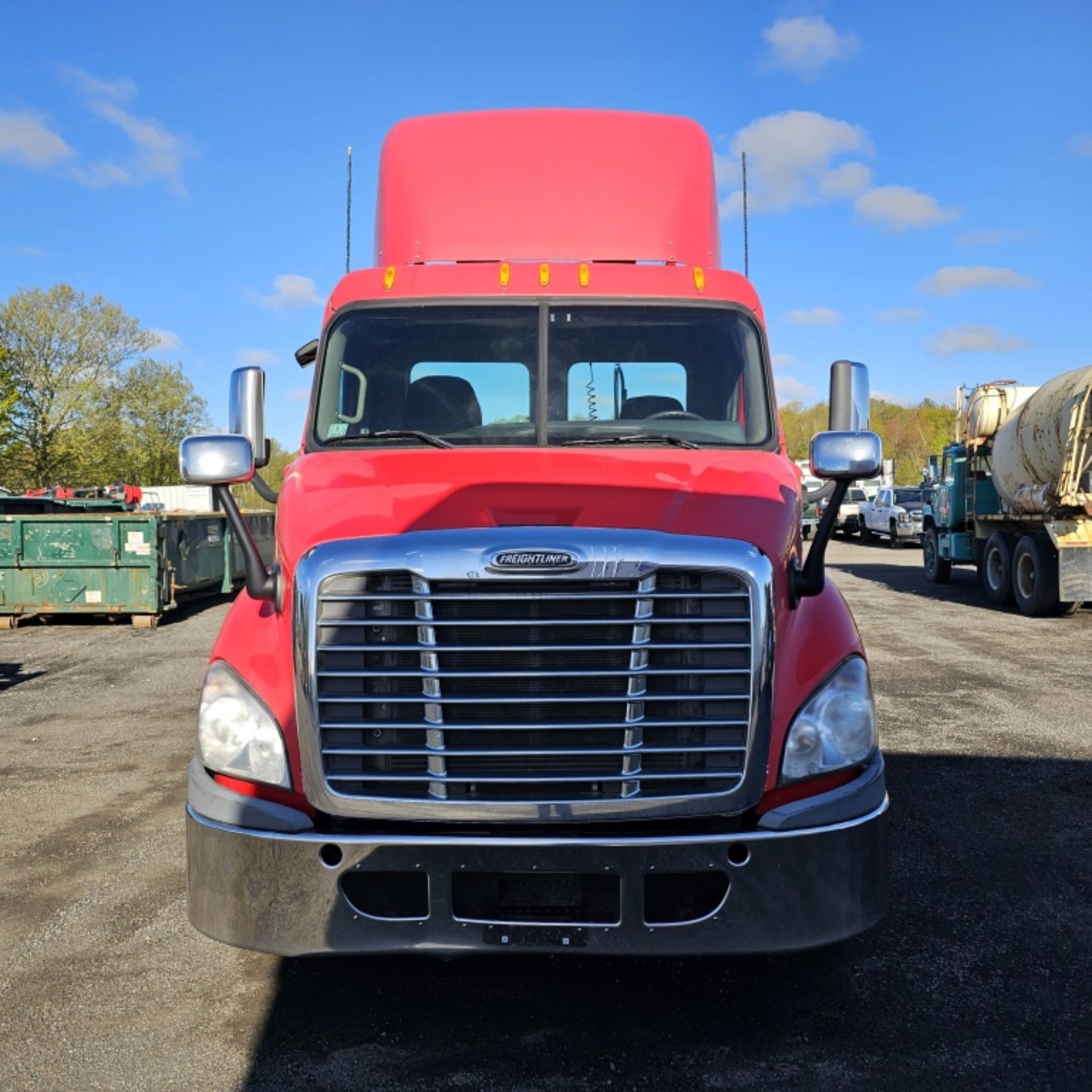 2011 Freightliner Tractor - Image 3 of 10