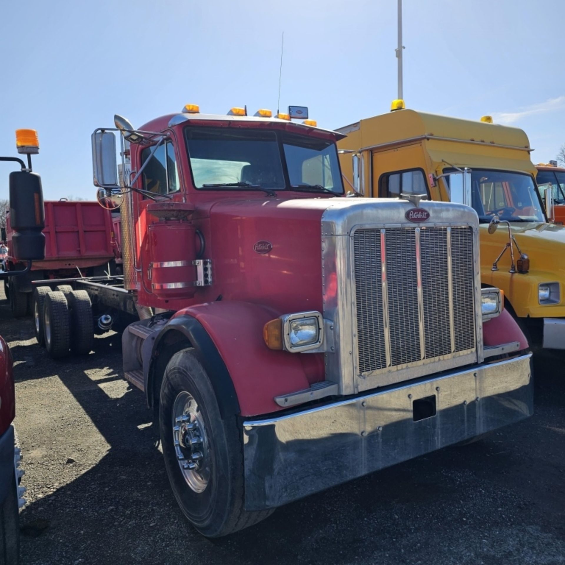 2000 Peterbilt Cab And Chassis - Image 2 of 15