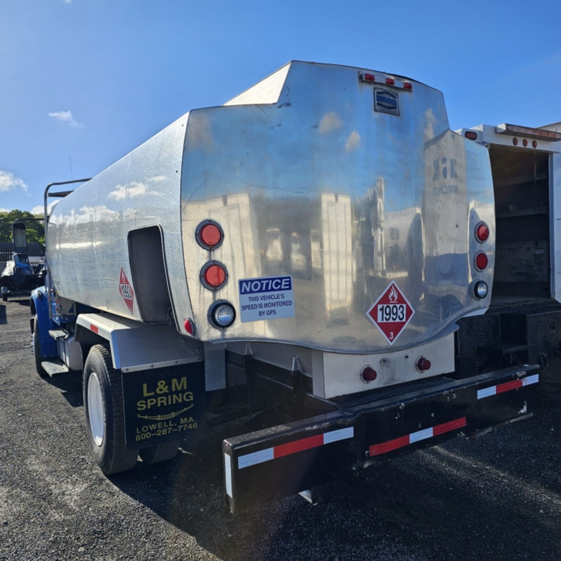 2004 Freightliner Oil Truck - Image 7 of 11