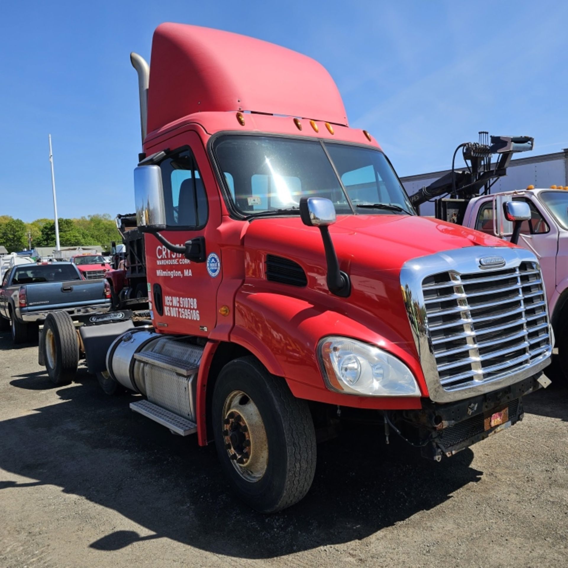 2011 Freightliner Tractor - Image 2 of 13