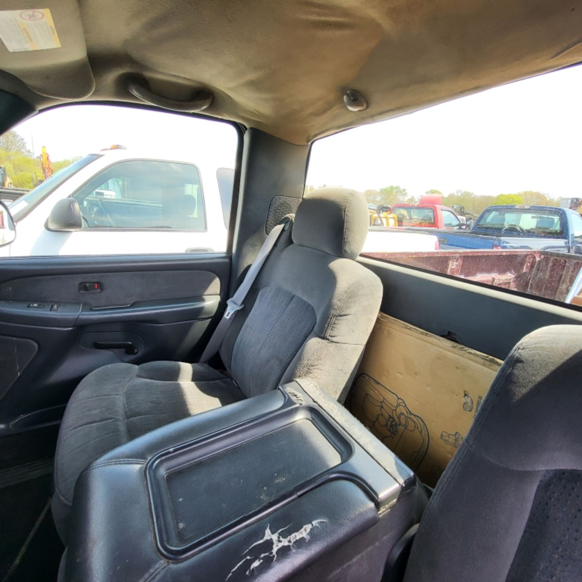 2002 Chevy Silverado pickup w/plow - Image 17 of 19