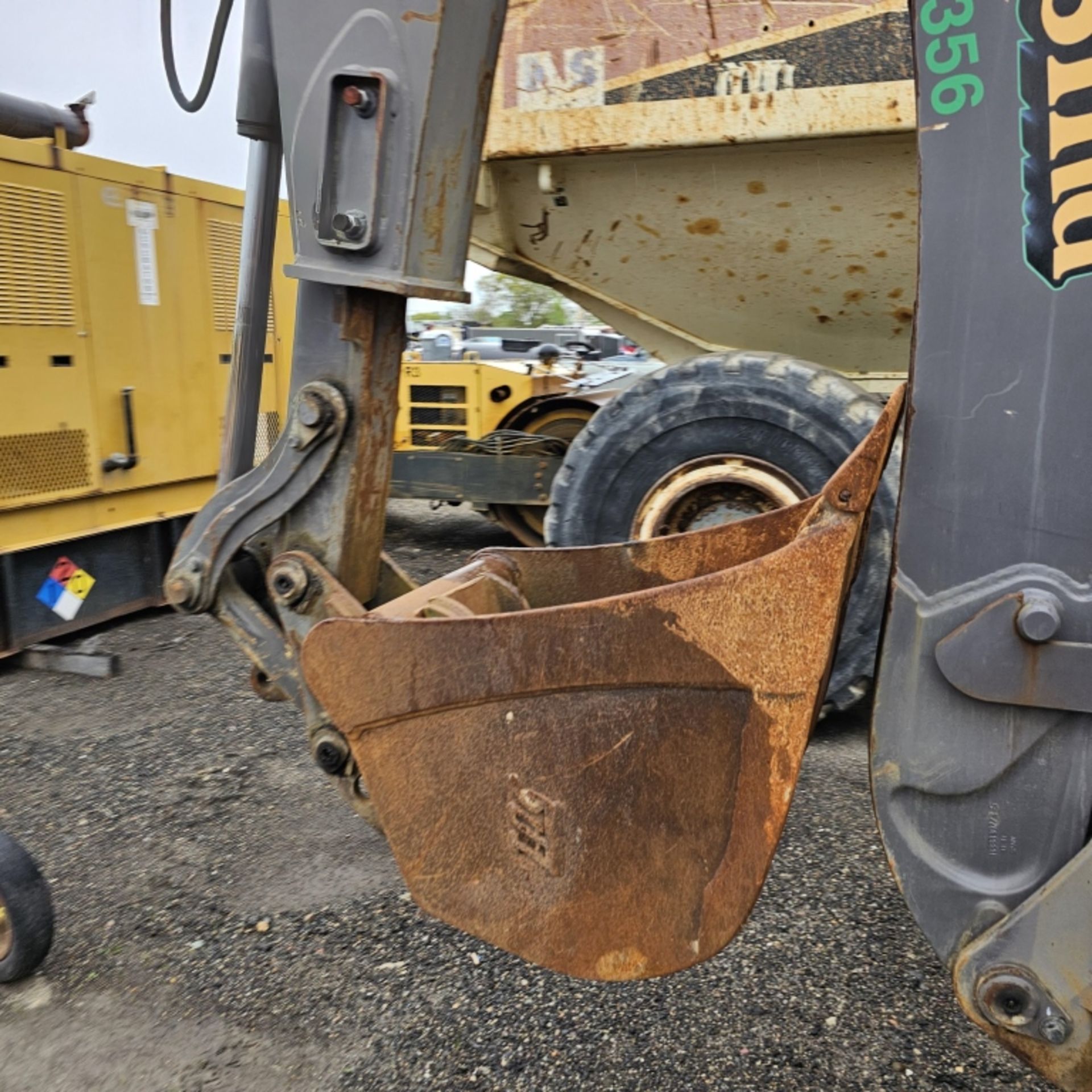Volvo BL60B Backhoe with plow - Image 9 of 13