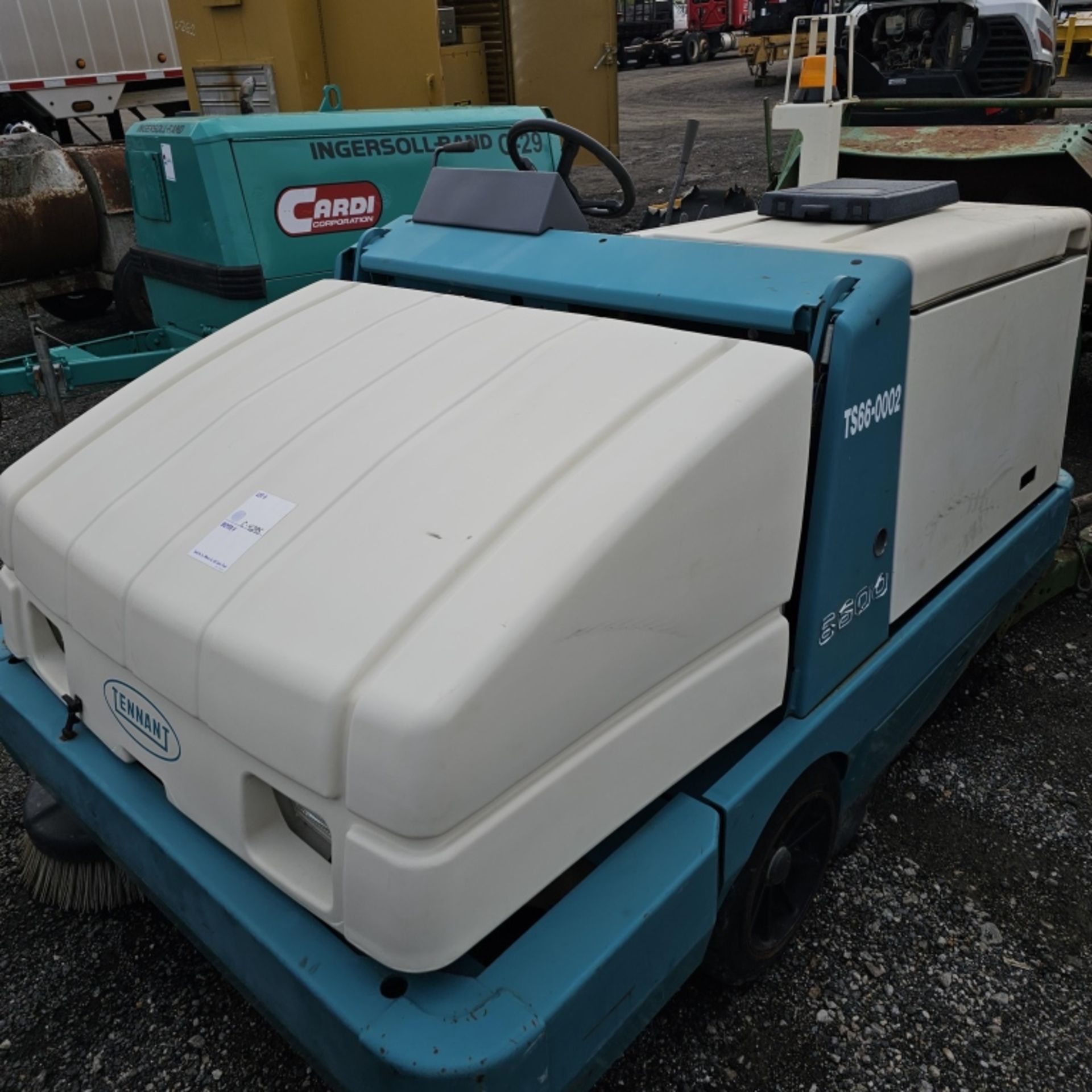 Tennant 6600 sweeper - Image 2 of 2